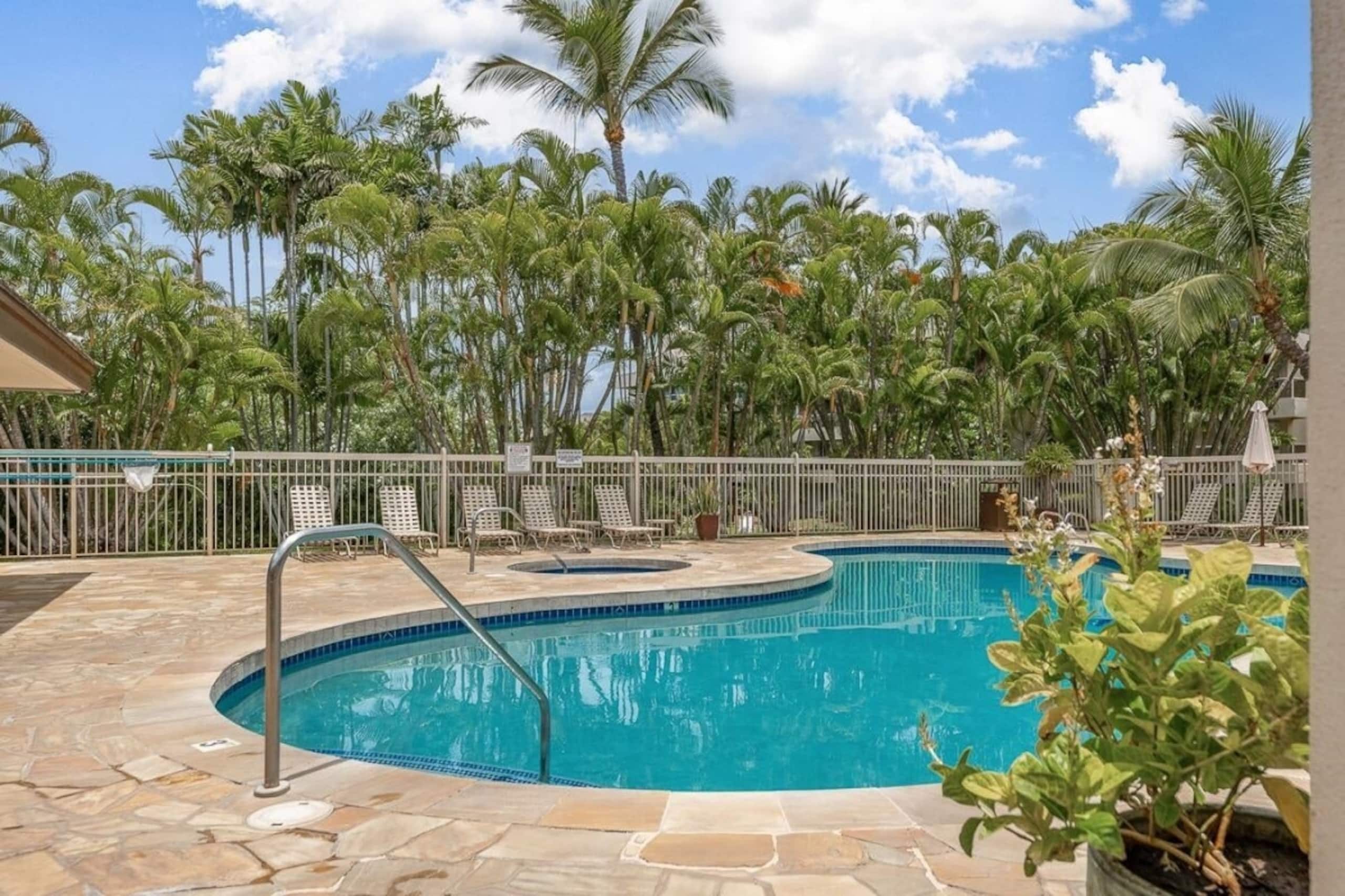 Luxury Condo at Kameole Beach - Photo 29