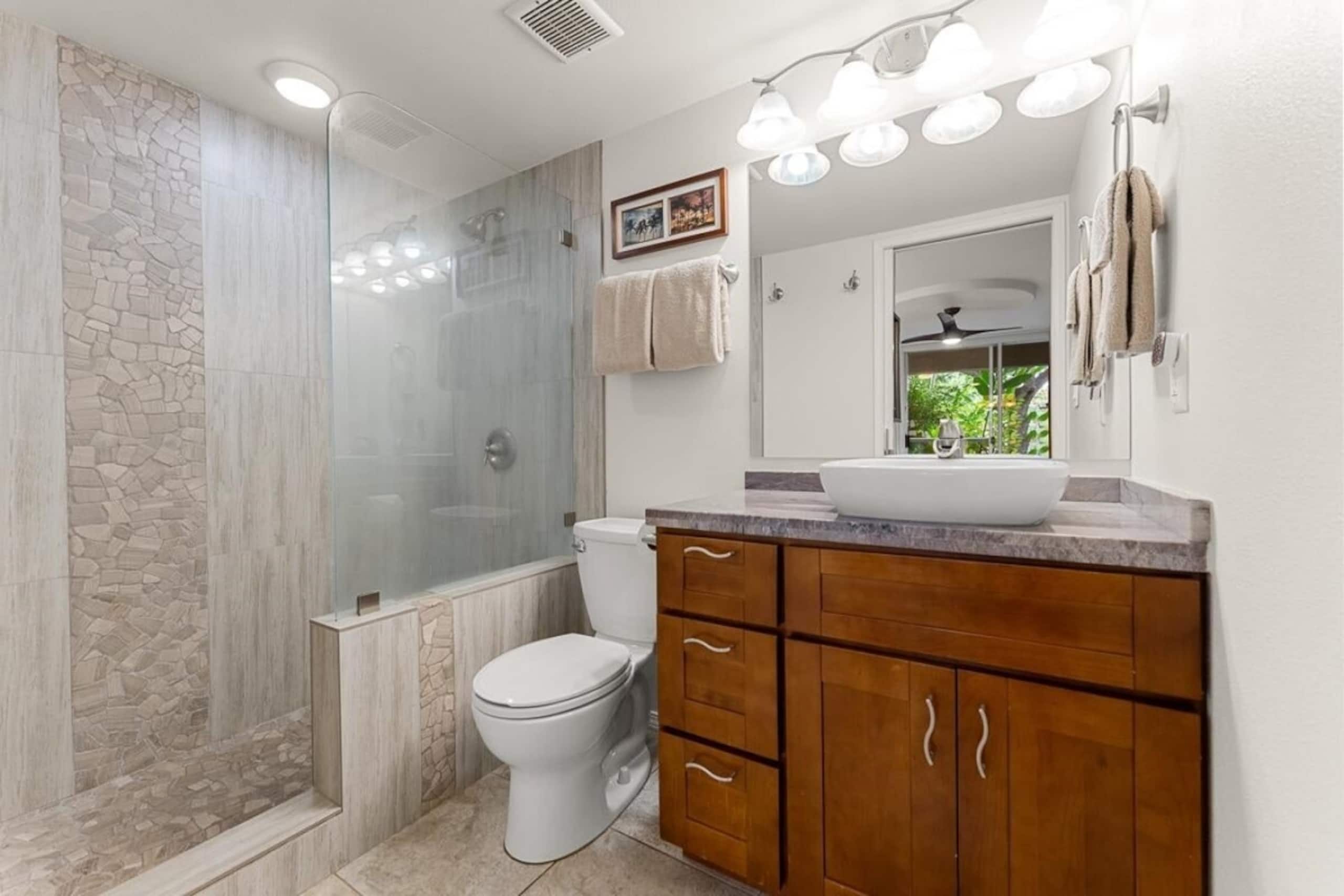 Luxury Condo at Kameole Beach - Photo 19