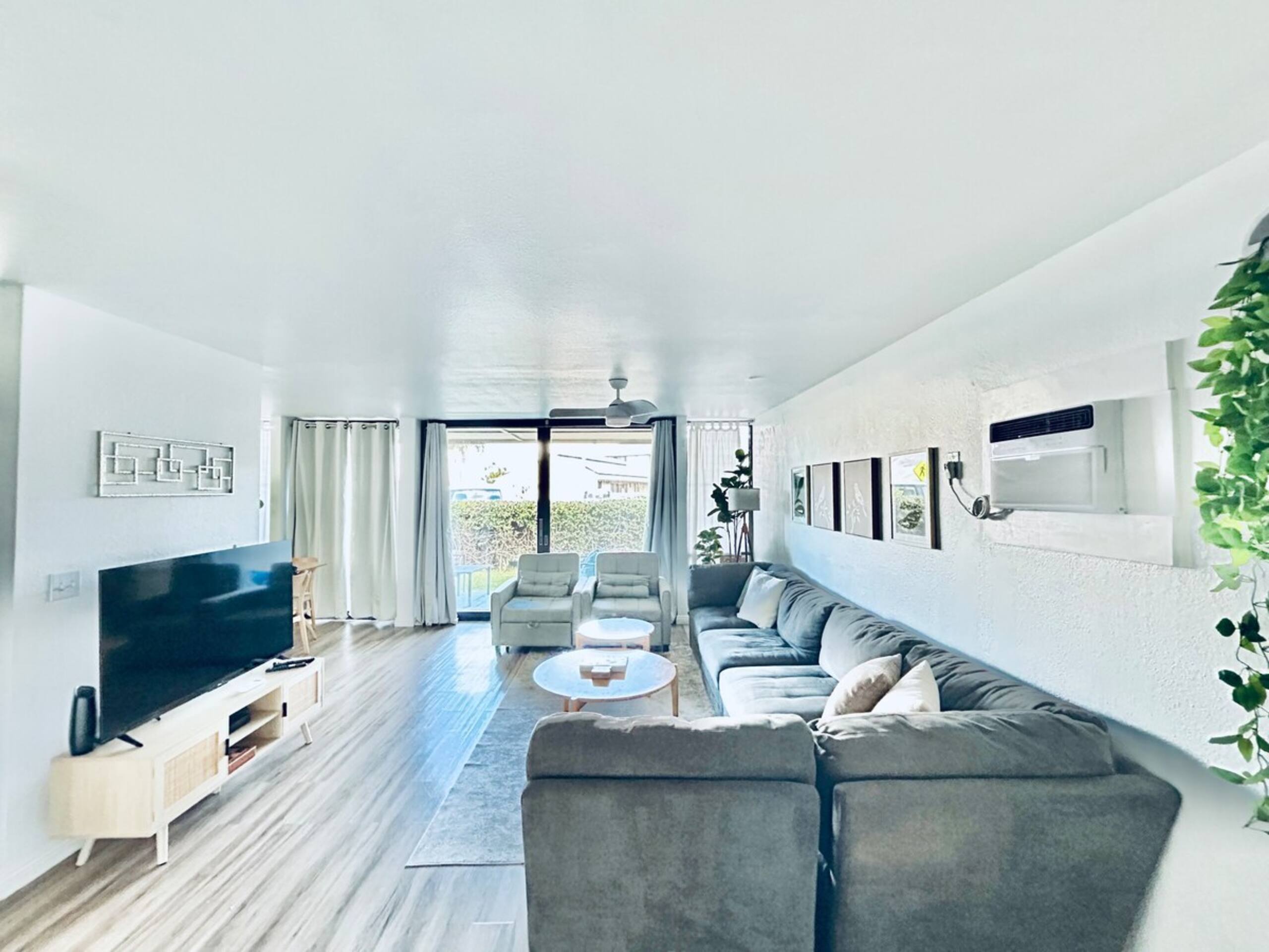 15 Steps to Beach 2 Bedroom w/XL Kitchen & Pool - Photo 5