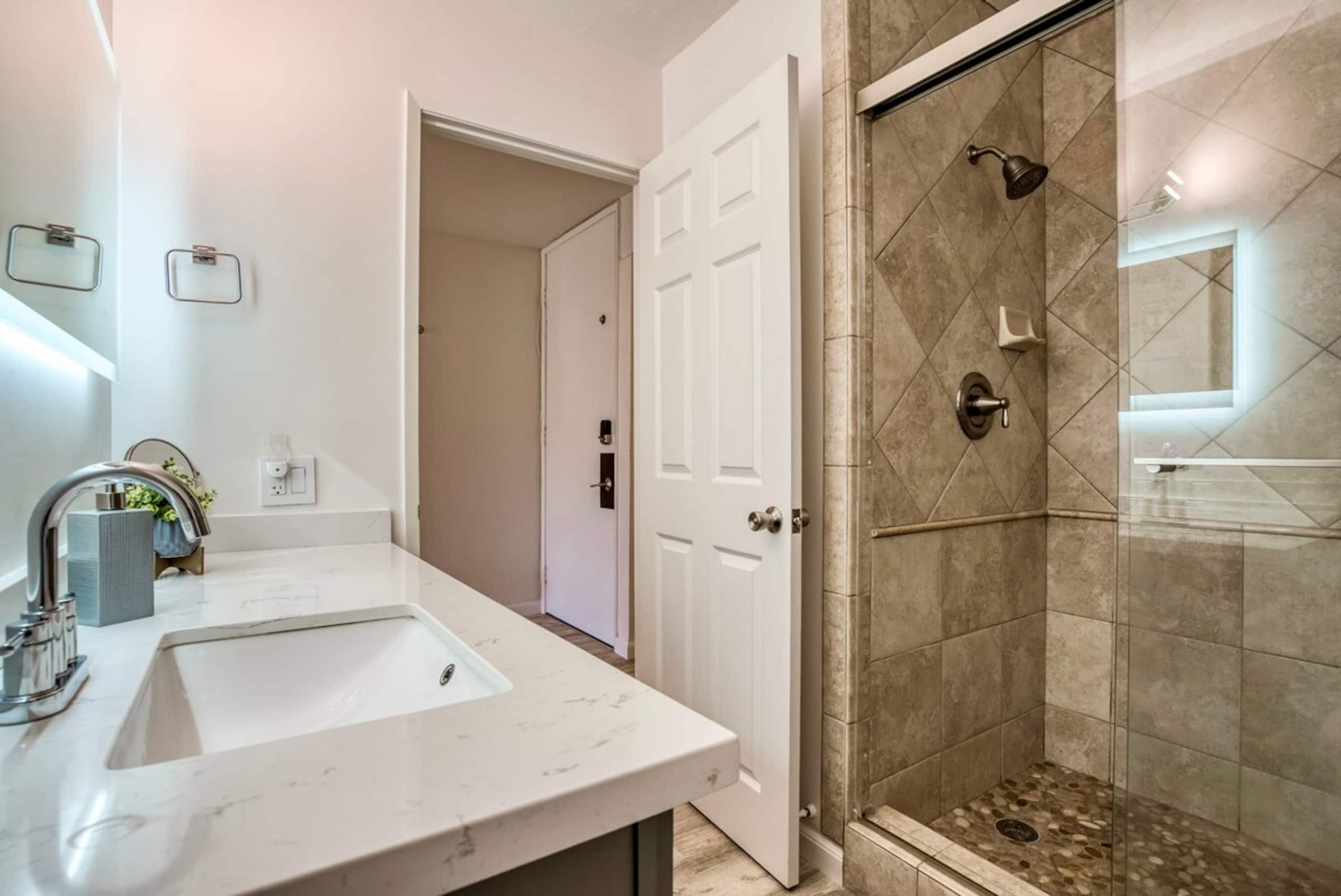 Hale Kamaole, King Bed, Ocean View, Kamaole Beach - Photo 13