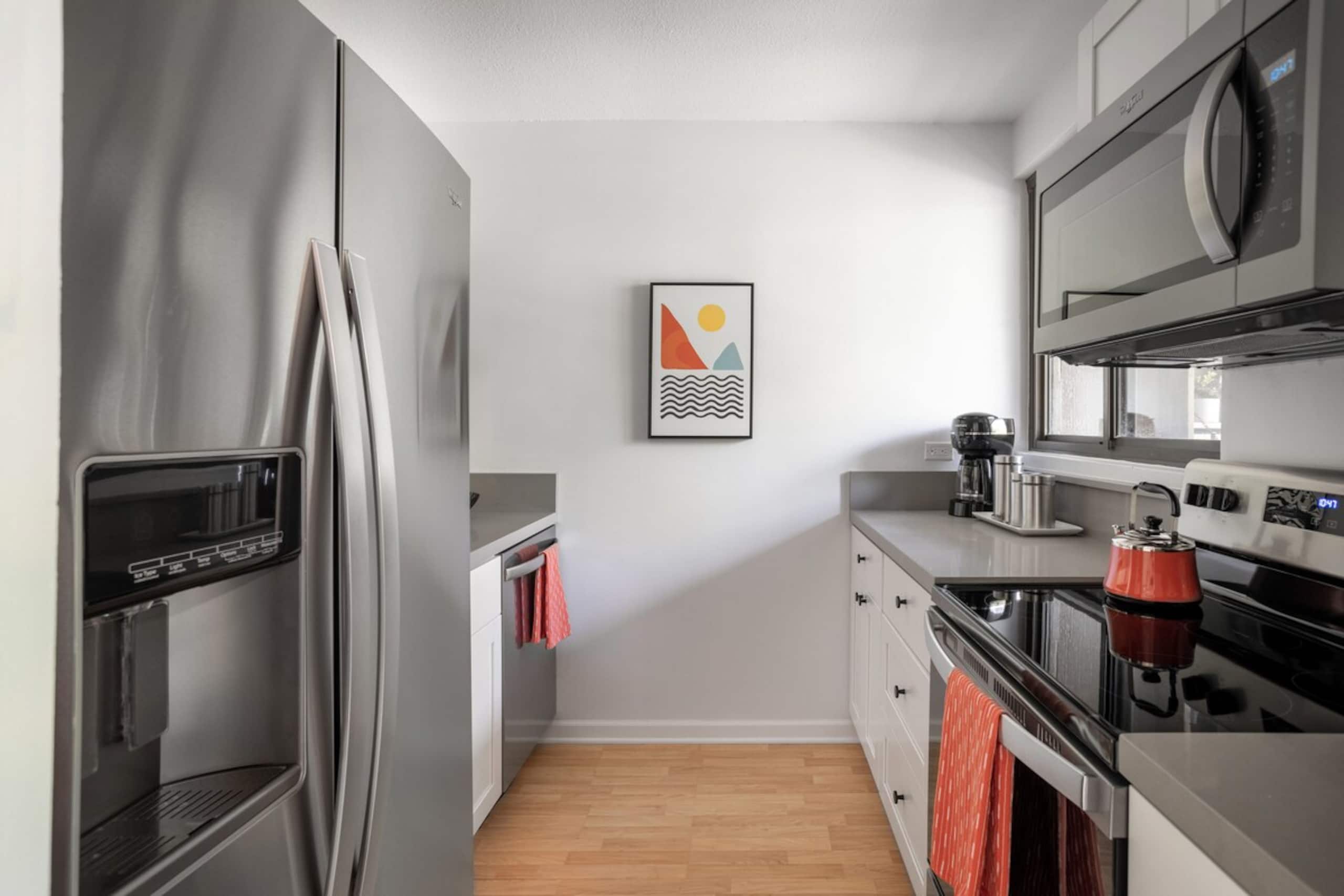 3-min Walk to Beach, Modern & Fun Condo - Photo 8