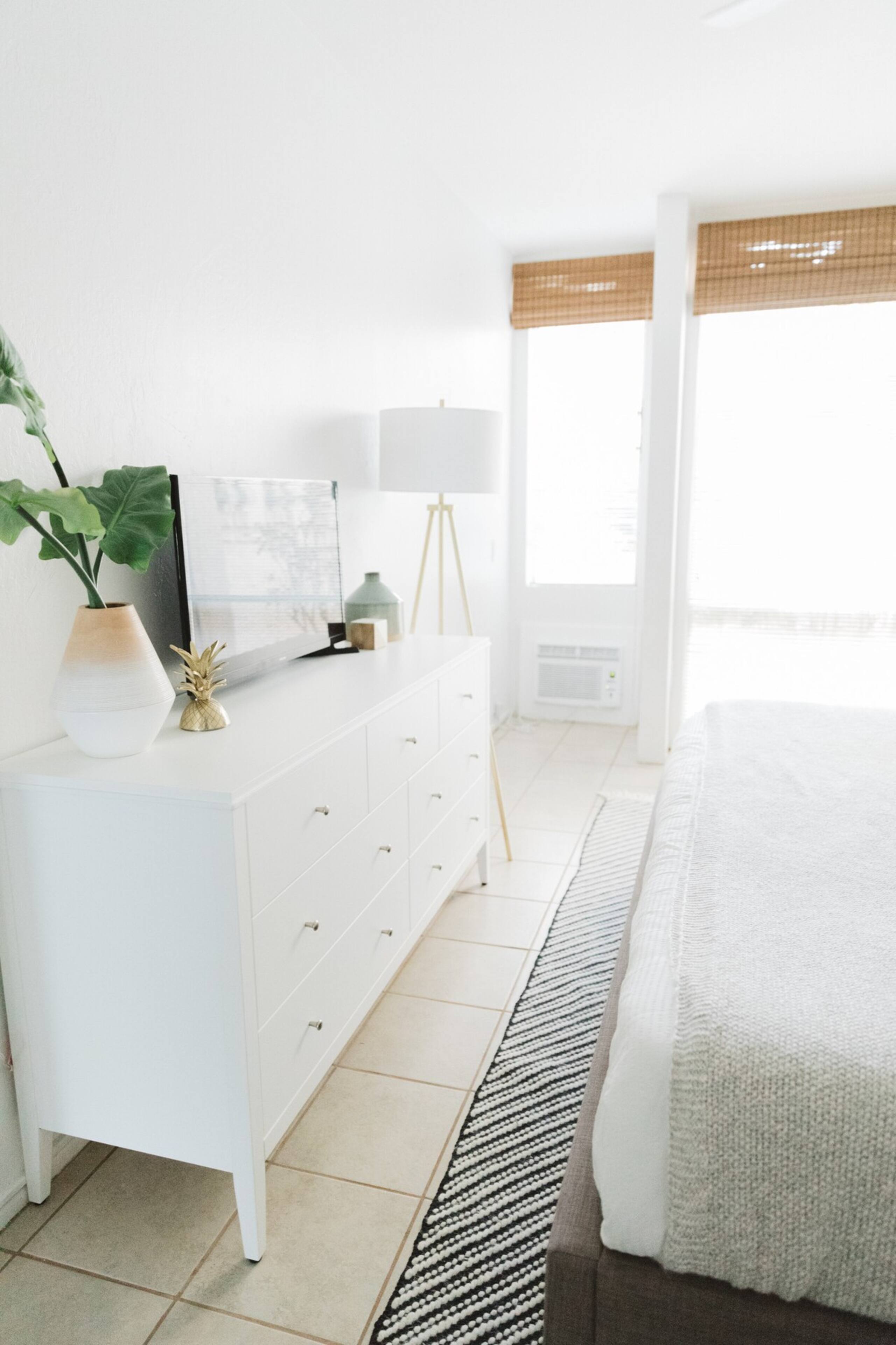 Beautiful Modern Decor in a Light-Filled Condo - Photo 11