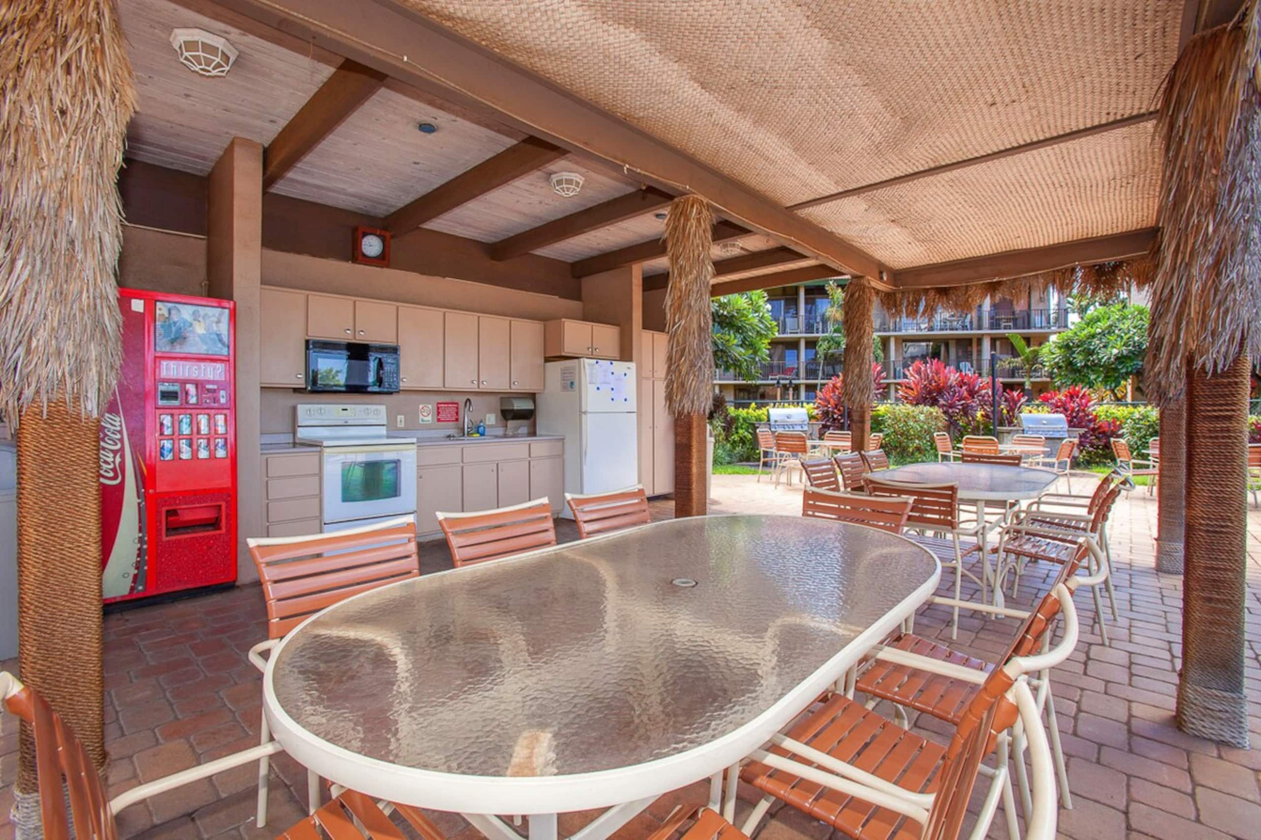 Oceanfront Maui condo w/ double lanai - Photo 35
