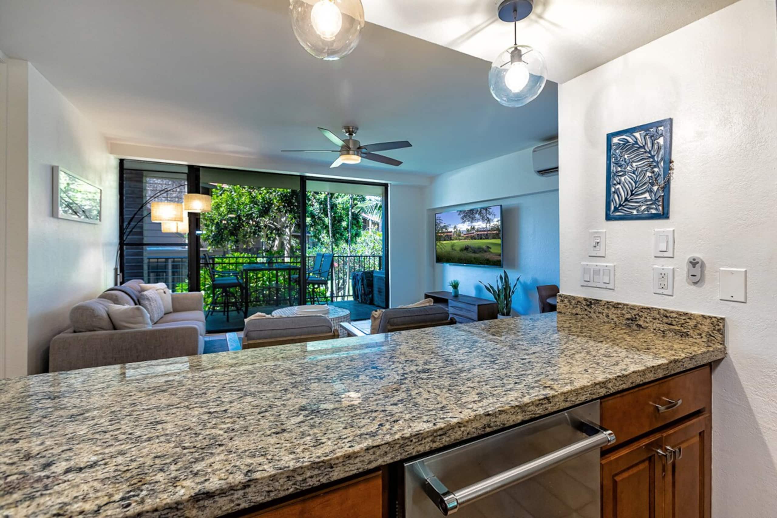 Oceanfront Maui condo w/ double lanai - Photo 14