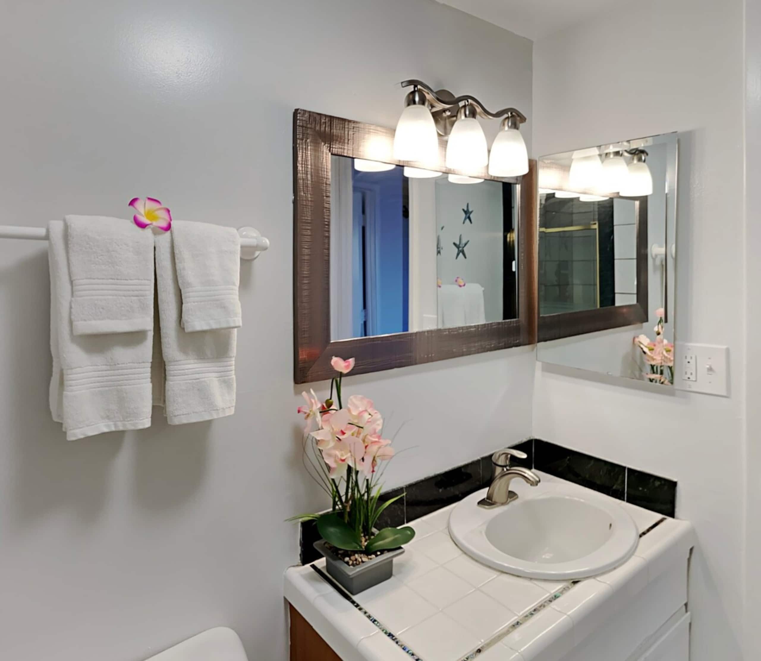 Full Oceanview and Prime Location 2 Bed / 2 Bath - Photo 17