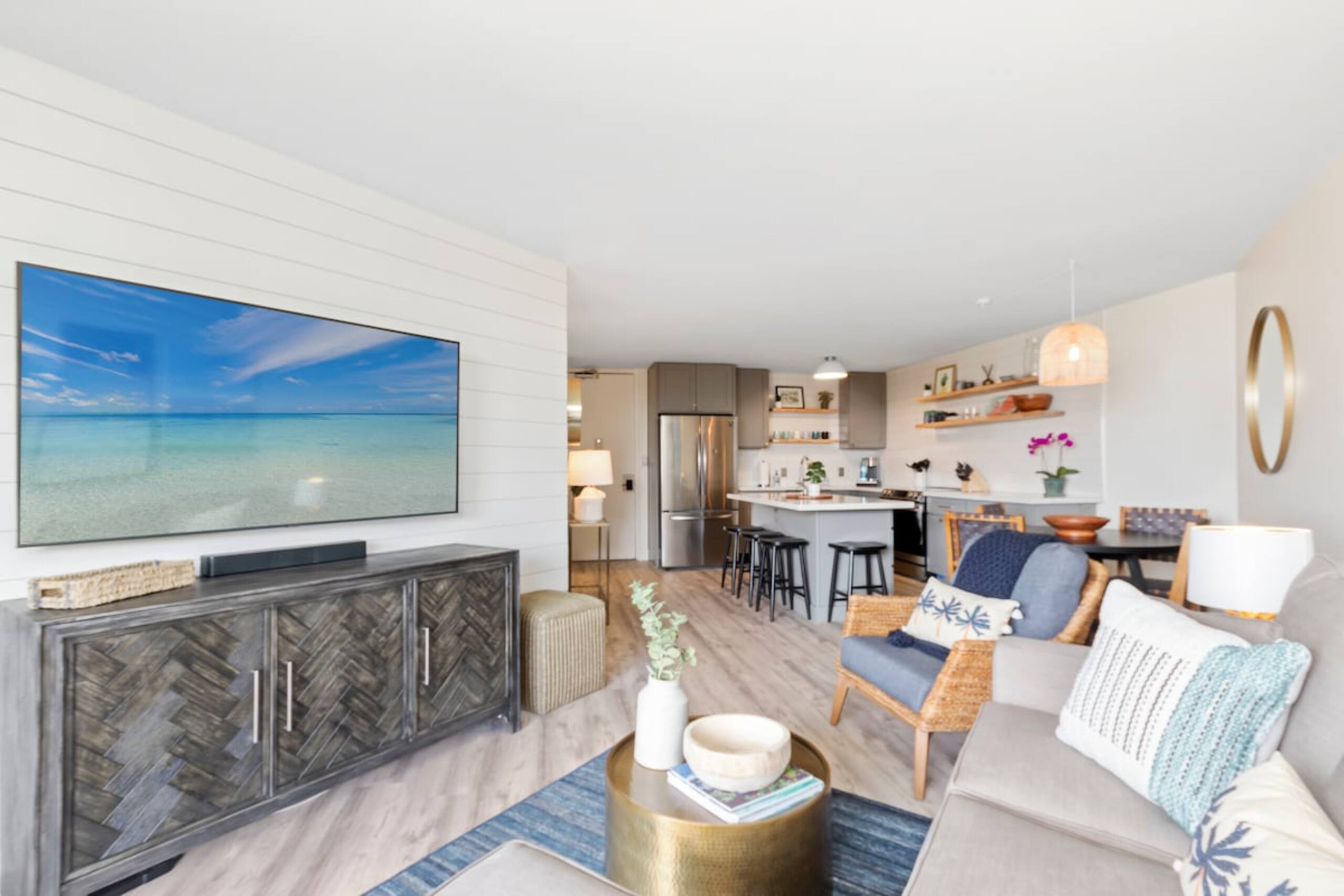 Aloha Chic Penthouse Vistas - Photo 2
