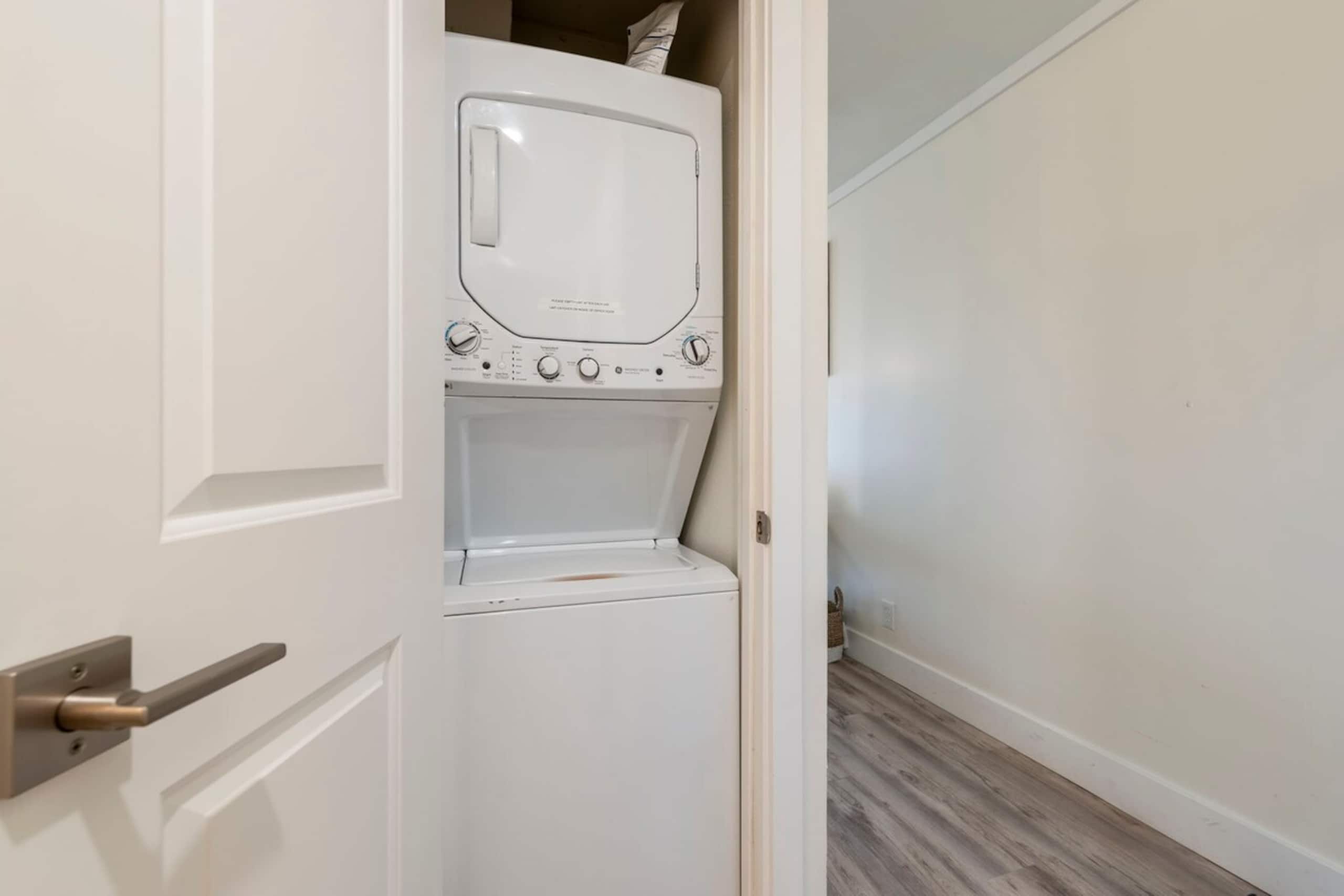 Remodeled 6th floor Oceanview condo, AC, beach - Photo 17