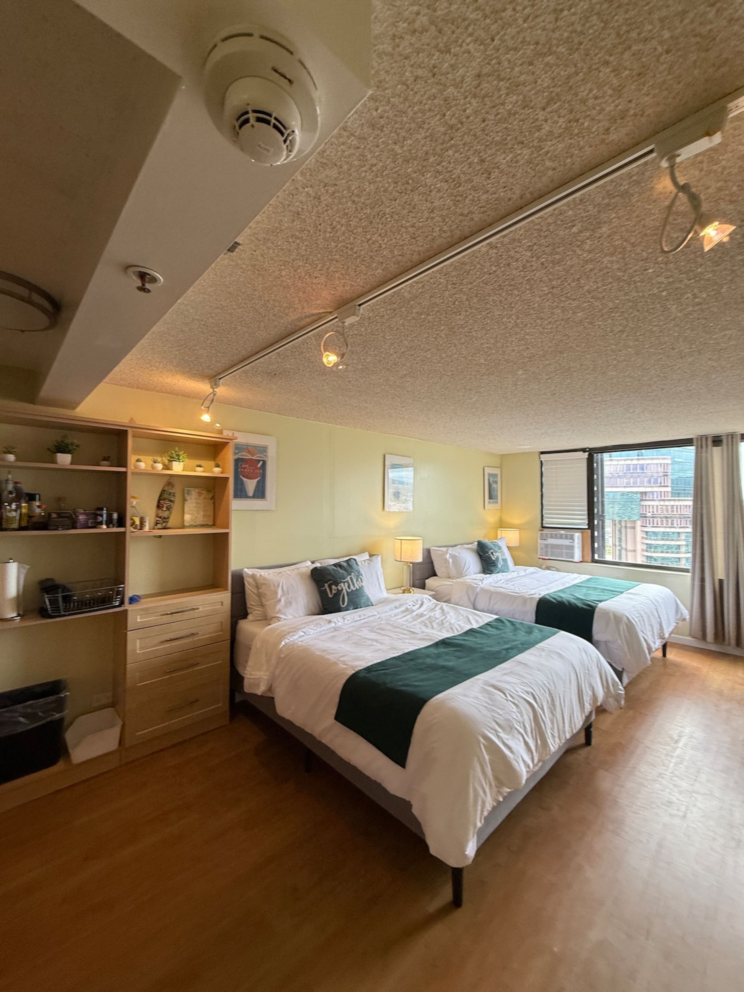 Charming Twin-Joined Studio with Plentiful Space - Photo 24