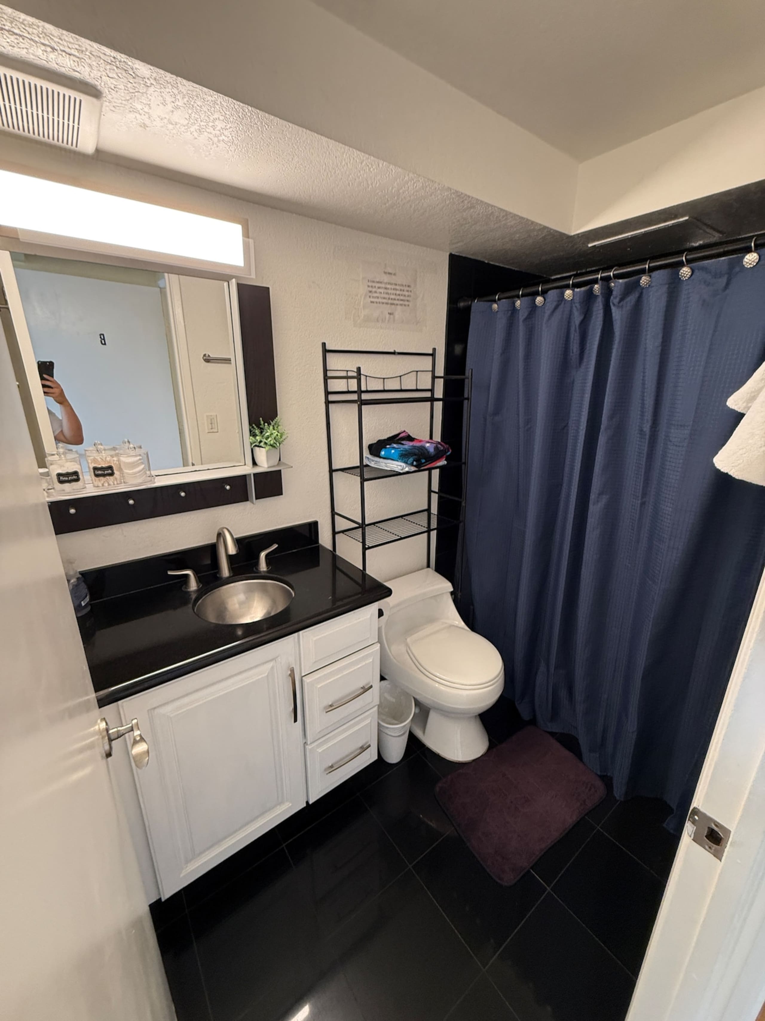 Charming Twin-Joined Studio with Plentiful Space - Photo 21