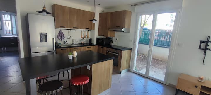 Appartement Chaleureux Proche De Lyon - Saint-Priest