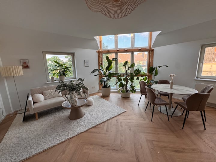 Lichtdurchflutete Maisonette-wohnung Sehr Zentral - Düsseldorf