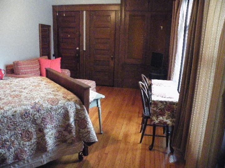 Clark House~cozy Studio - Kalamazoo, MI