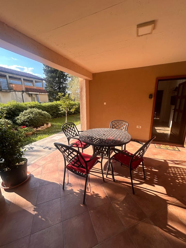 Grand Veranda In Giardino Apt. - Bikes Free - Kotor
