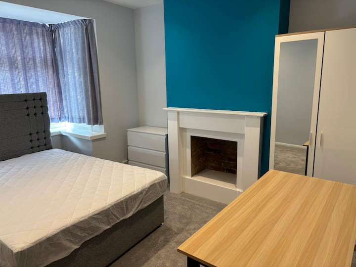 Biggest Room In House Now Available - Guildford