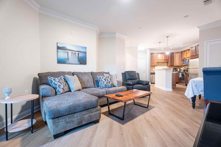 The Arboretum 1br With Hardwoods And Balcony - Cary, NC