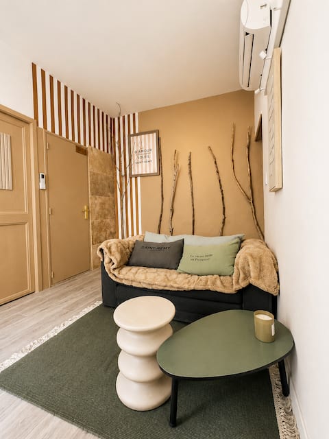 Popular Airbnb listing: Former convent • Square view • A/C in Saint Rémy De Provence