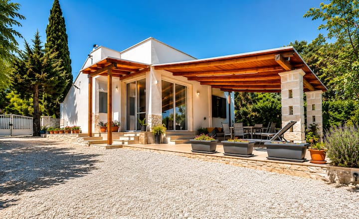 Villa Di Lusso Con 2.000mq Di Giardino Vicino Mare - Carovigno
