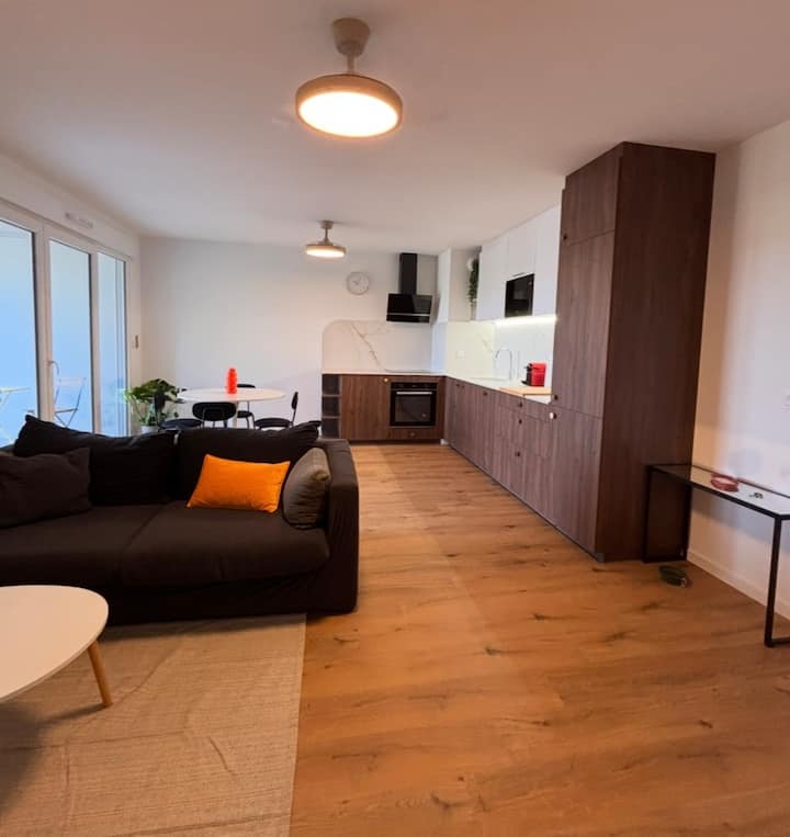 Bordeaux-bassins à Flot : 2 Chambres+parking - Bordeaux