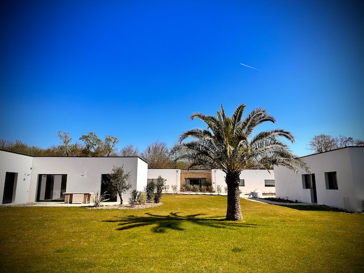 Maison Climatisée Dans Un Environnement Naturel - La Rochelle