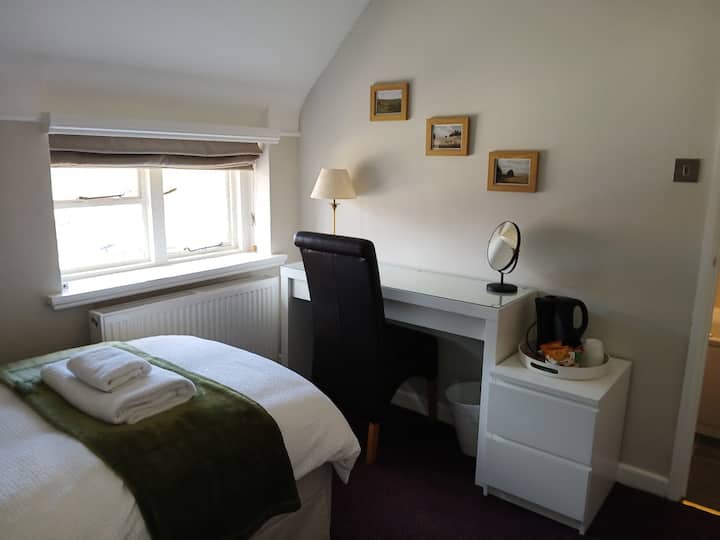Home Farm B And B - Room 7 - Single Room Ensuite - Seaton