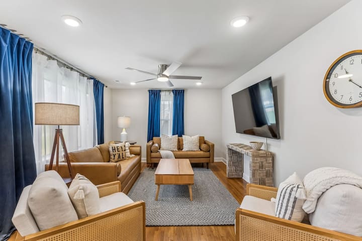 Blue Raider Bungalow | 3 Min To Mtsu | Backyard - Murfreesboro, TN