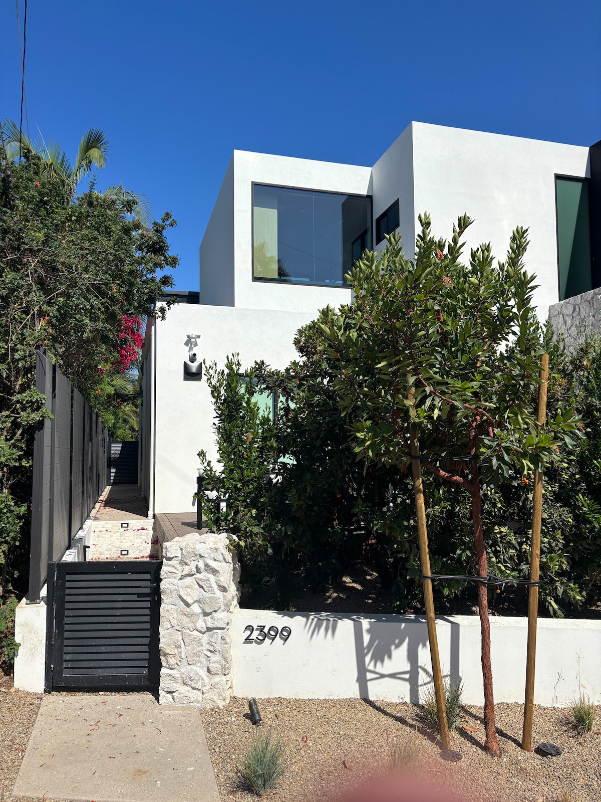 New Modern upscale Studio with full bath - Guesthouses for Rent in ...
