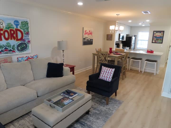 Walk To The Grove! Perfect Game Day Condo! - 옥스퍼드