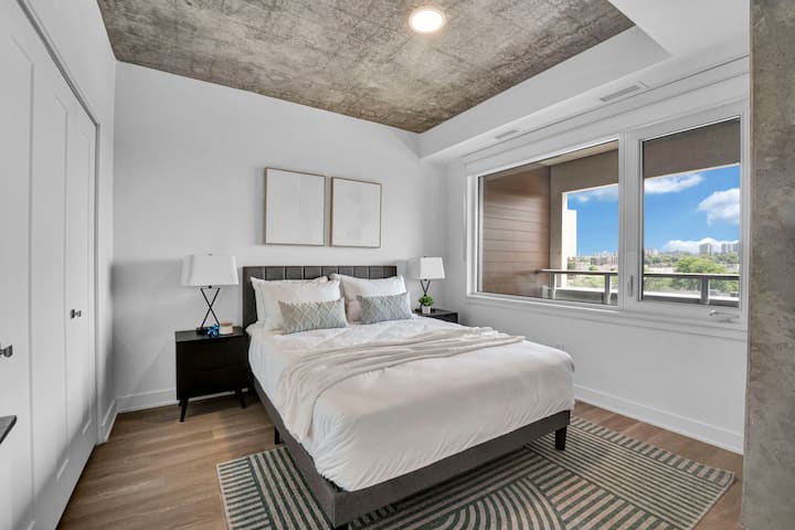 Carlton West Elegant 1br | Large Terrace | - 오타와