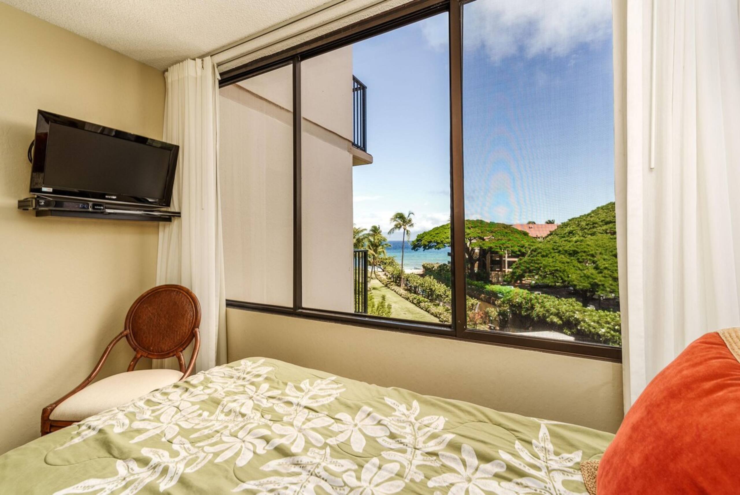 Ocean View Paradise Spacious 2-Bedroom Condo - Photo 14