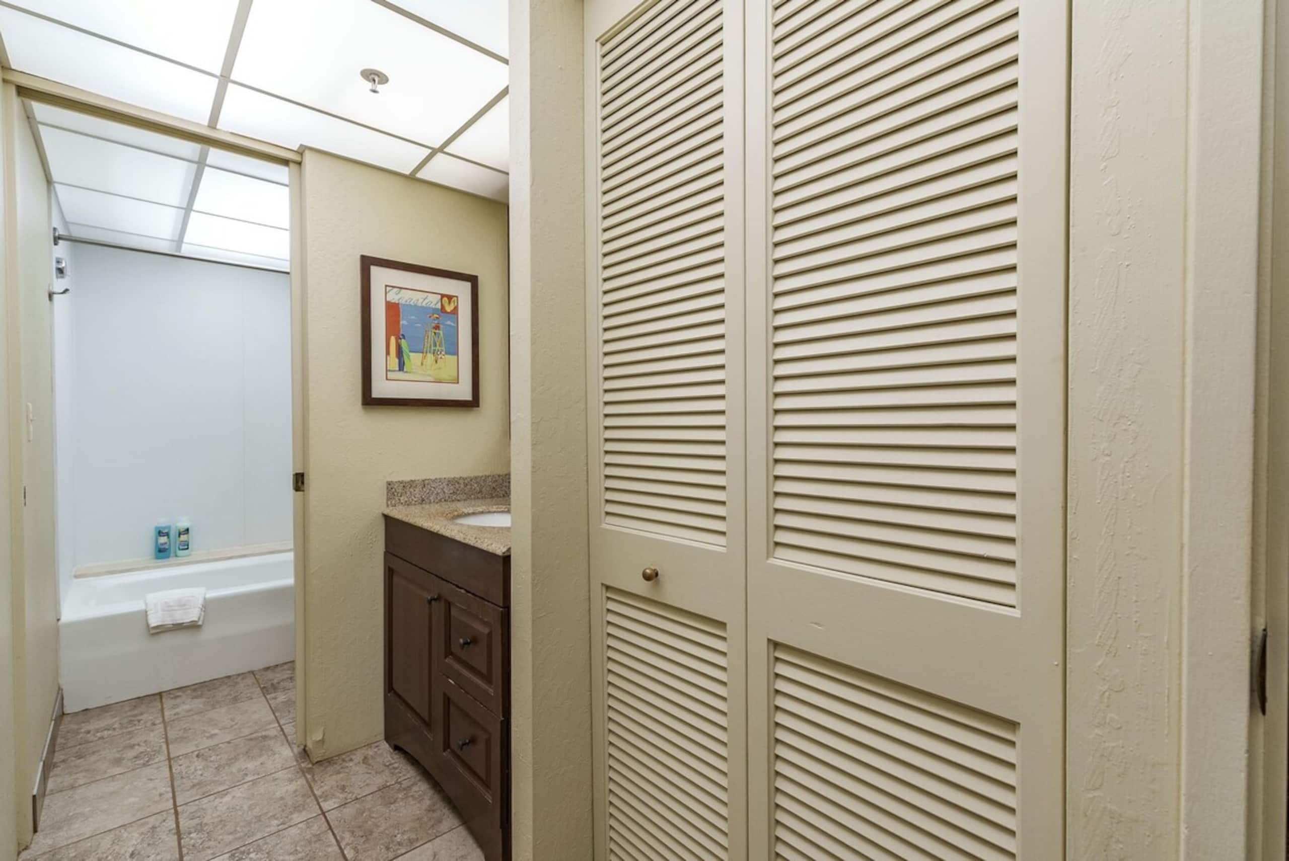 Ocean View Paradise Spacious 2-Bedroom Condo - Photo 20