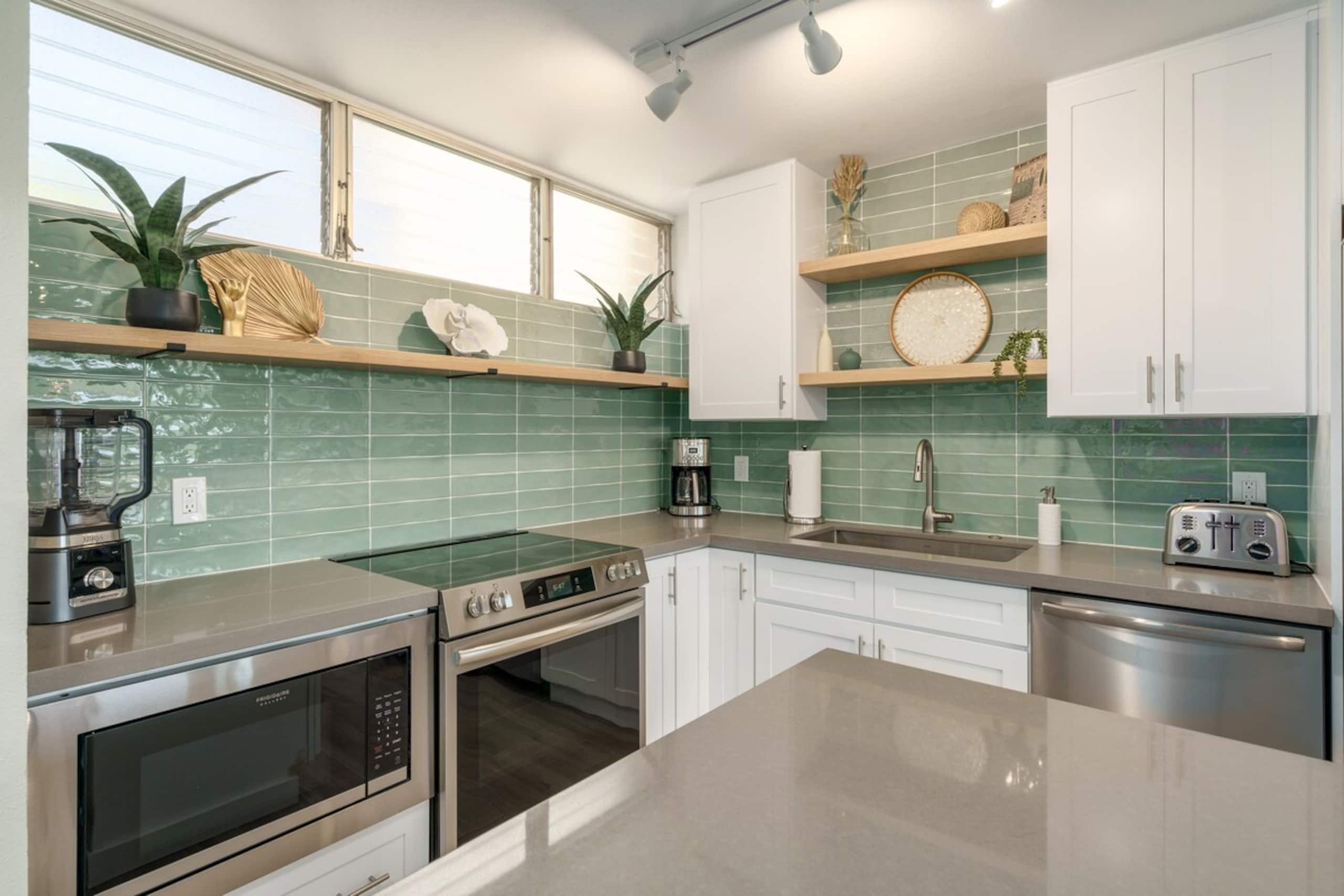 Oceanview Remodeled Across from Kamaole 3 Beach - Photo 8