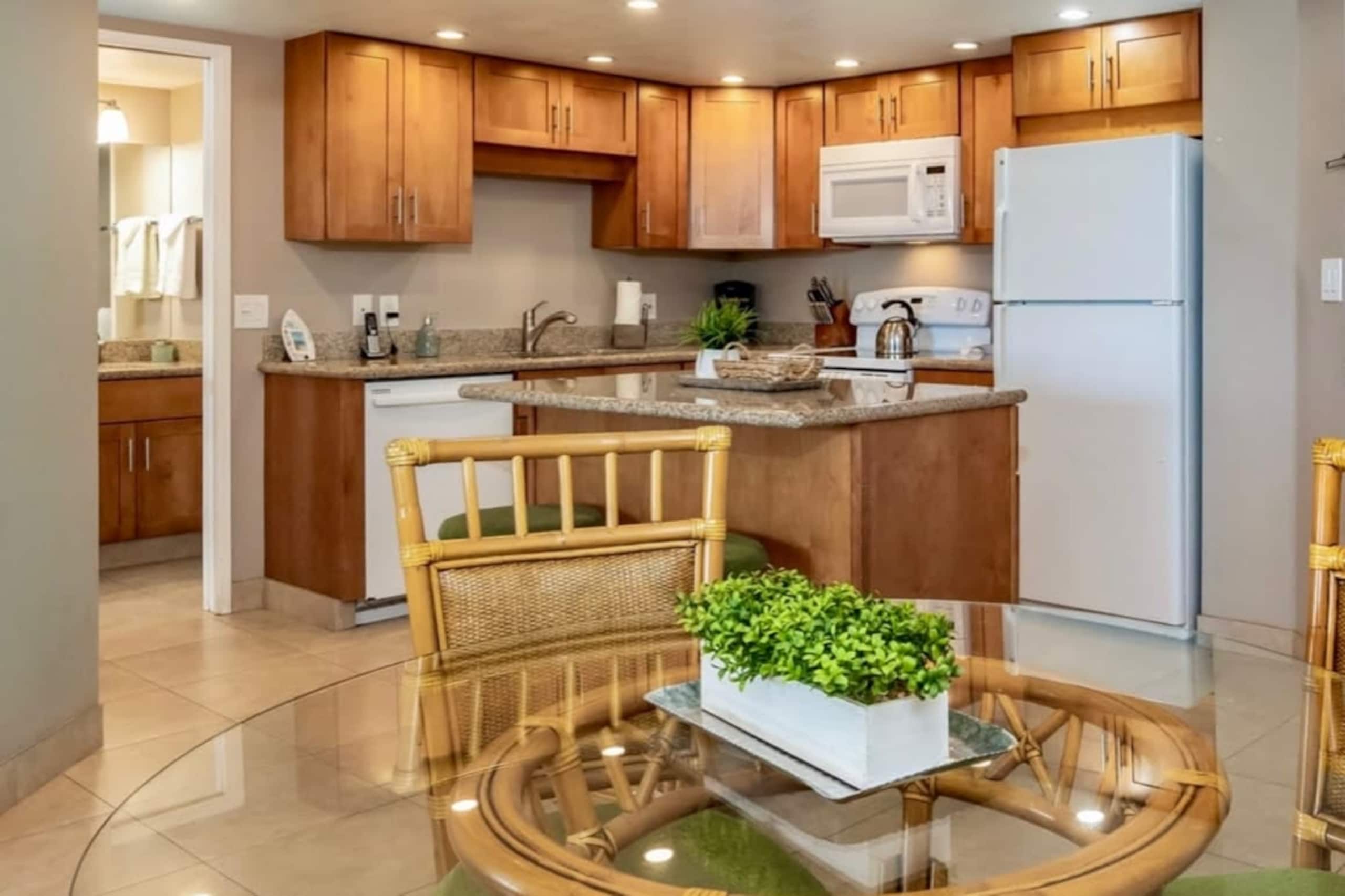 Maui Banyan, Ocean View, King Bed, Kamaole Beach - Photo 6