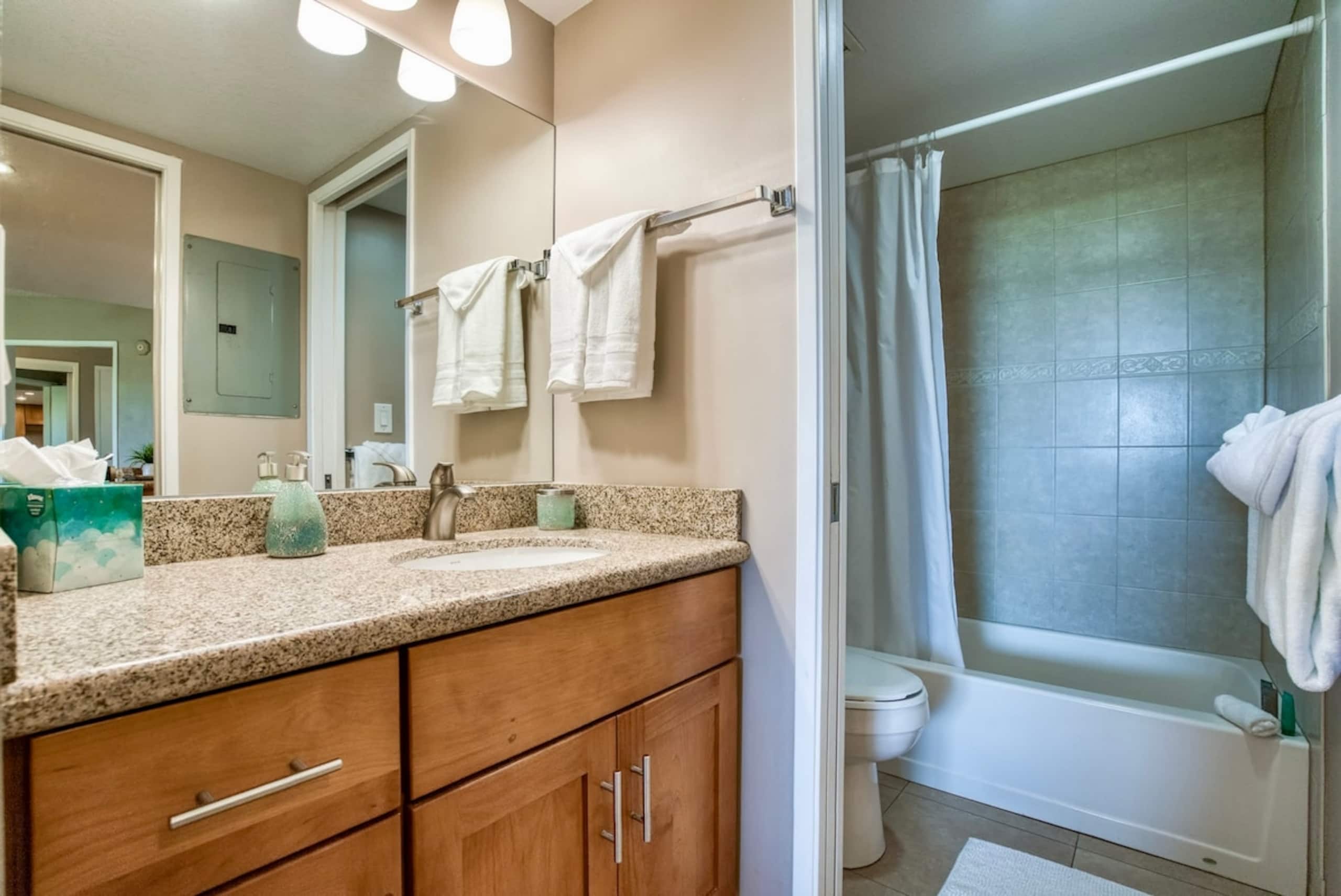 Maui Banyan, Ocean View, King Bed, Kamaole Beach - Photo 16