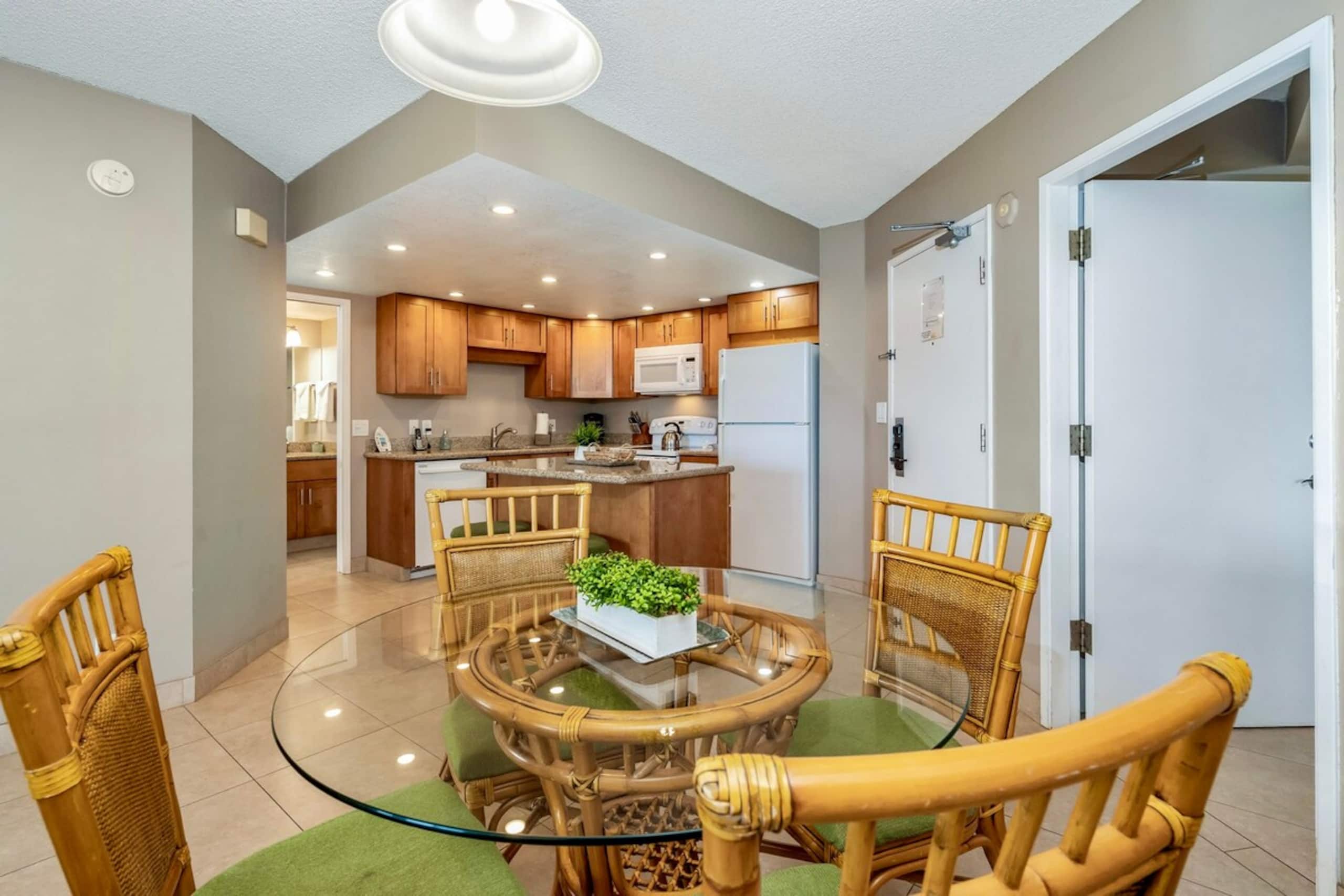 Maui Banyan, Ocean View, King Bed, Kamaole Beach - Photo 10