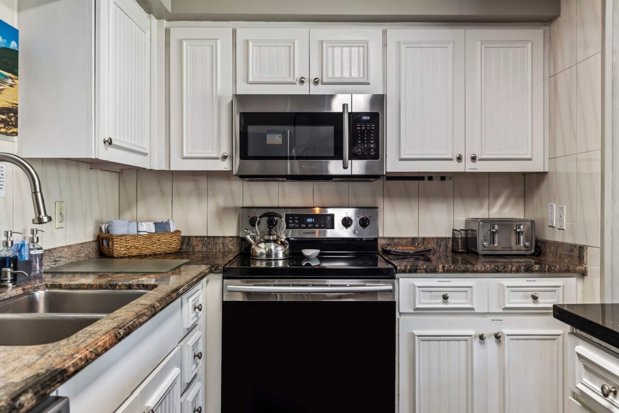 Family Friendly 3 bedroom, AC, walk to the beach - Photo 6