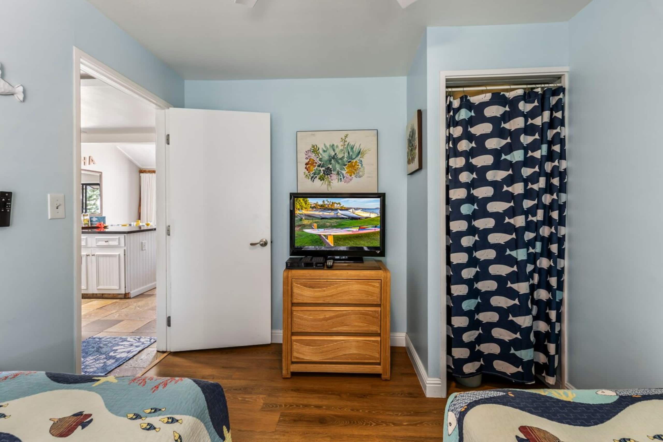 Family Friendly 3 bedroom, AC, walk to the beach - Photo 23