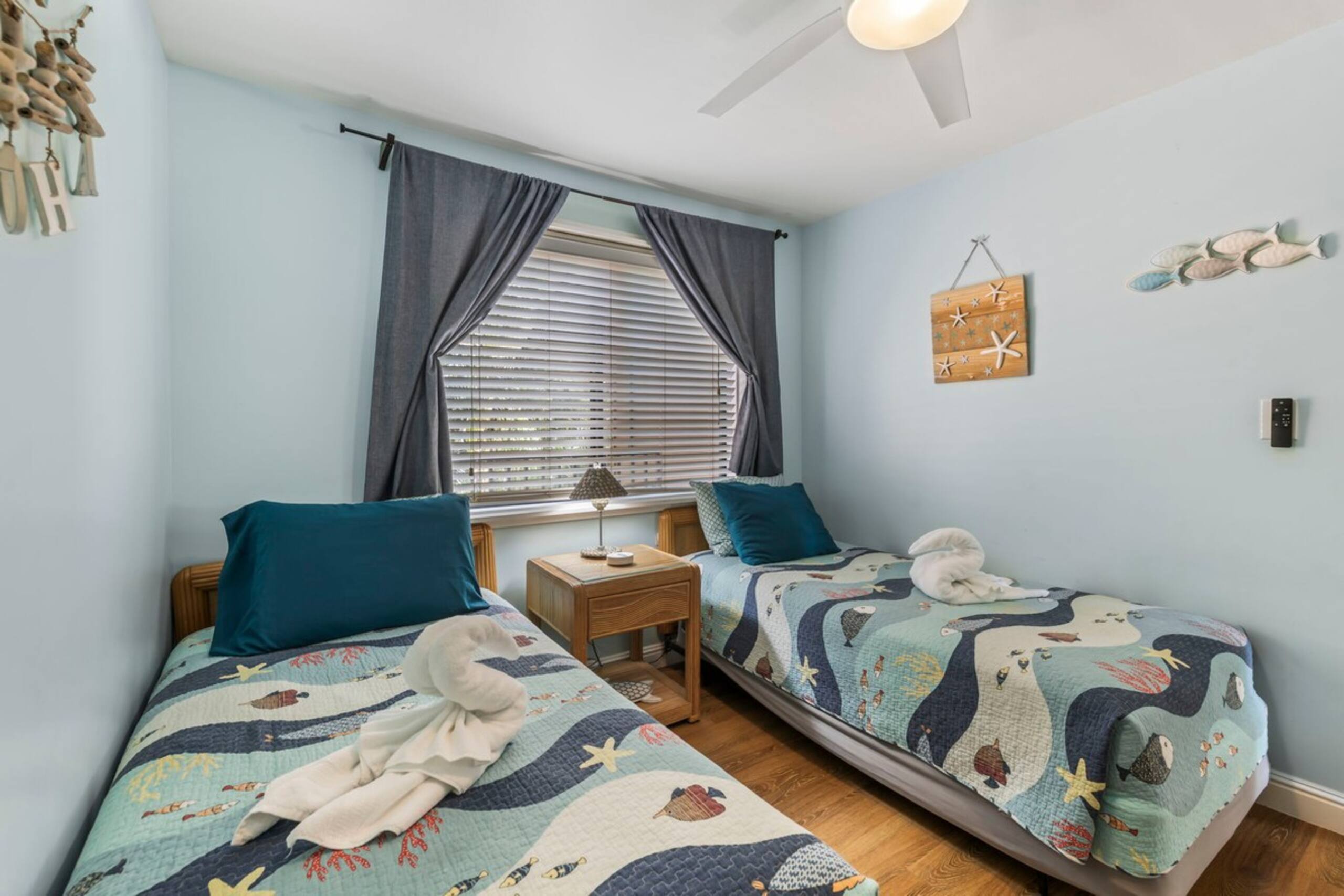 Family Friendly 3 bedroom, AC, walk to the beach - Photo 22