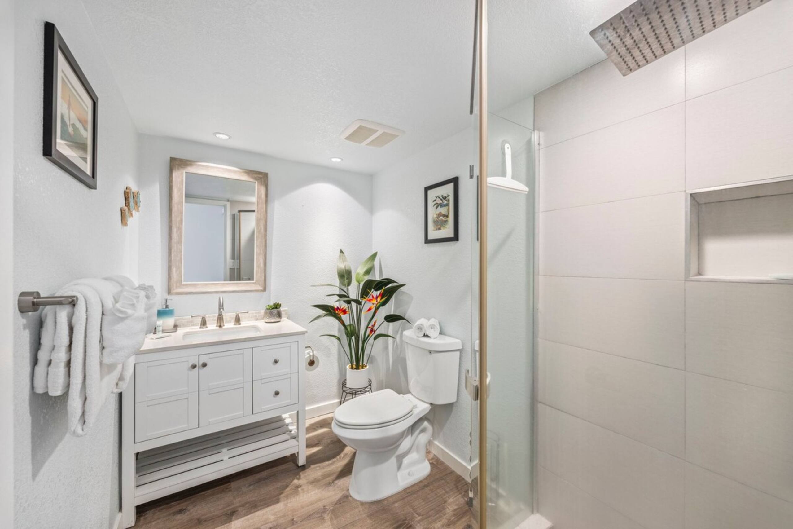 New Bathrooms Modern Spacious Penthouse Oceanview - Photo 22