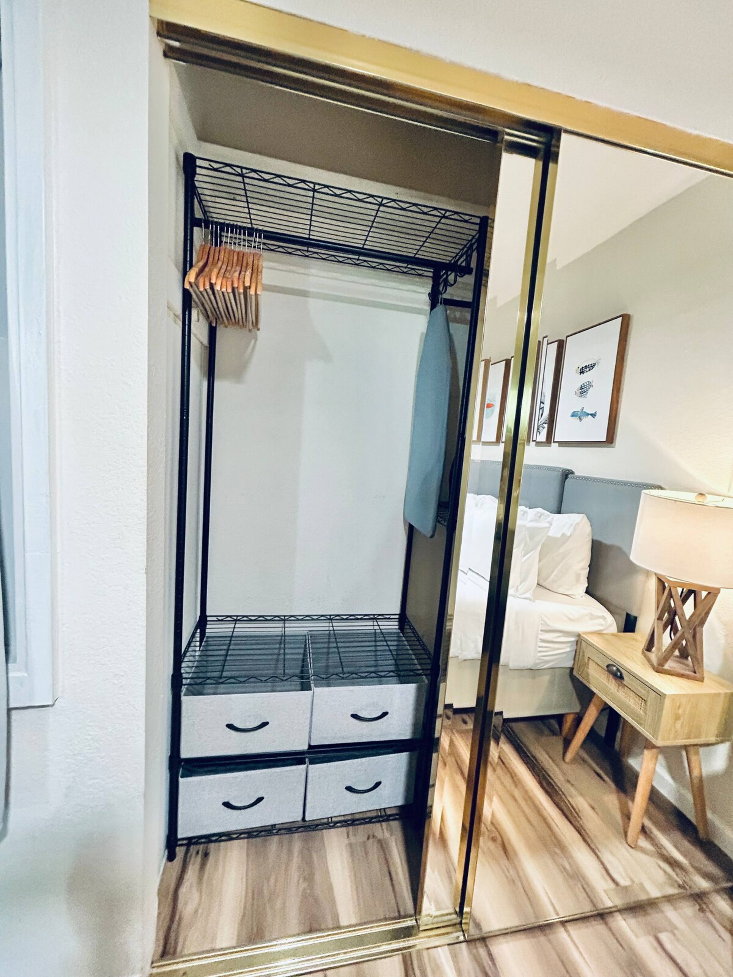 1 minute to Beach & Downtown Remodeled XL Apt - Photo 35