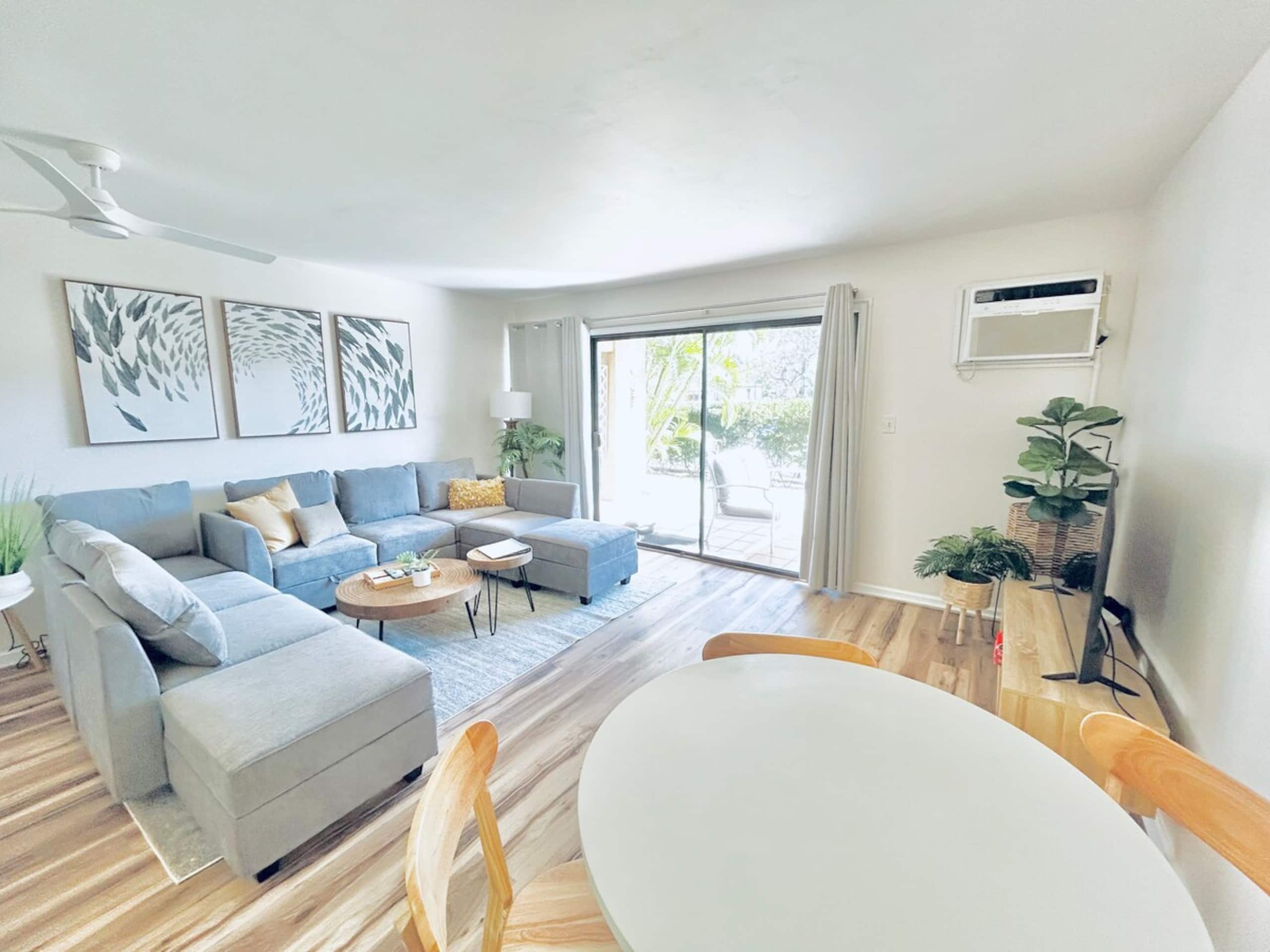 1 minute to Beach & Downtown Remodeled XL Apt - Photo 3