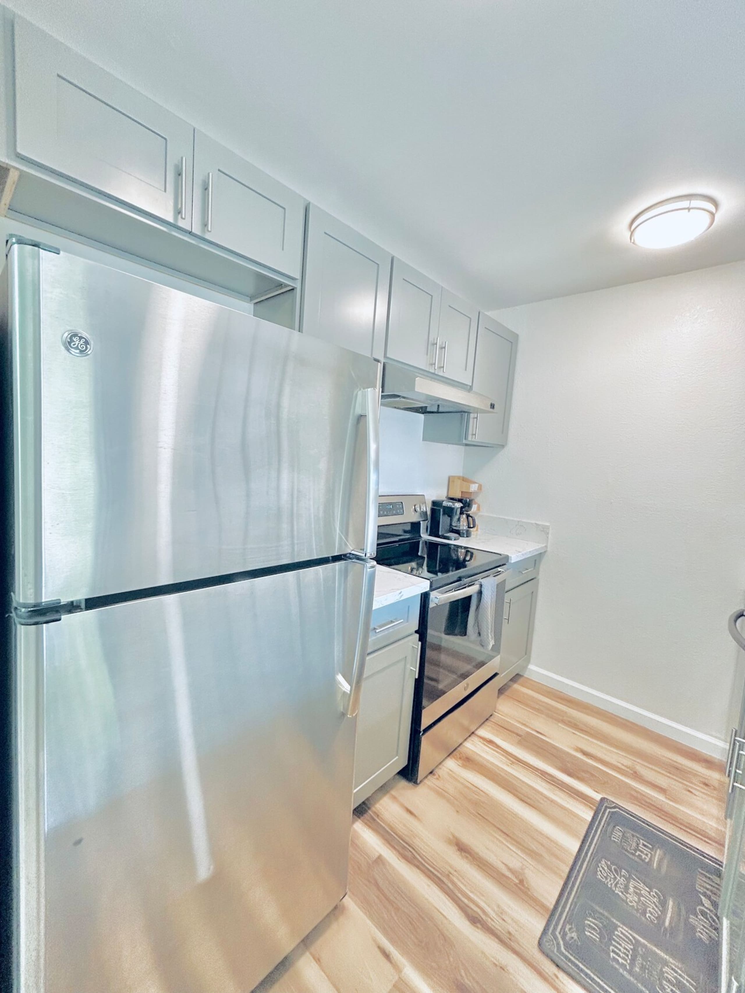 1 minute to Beach & Downtown Remodeled XL Apt - Photo 17