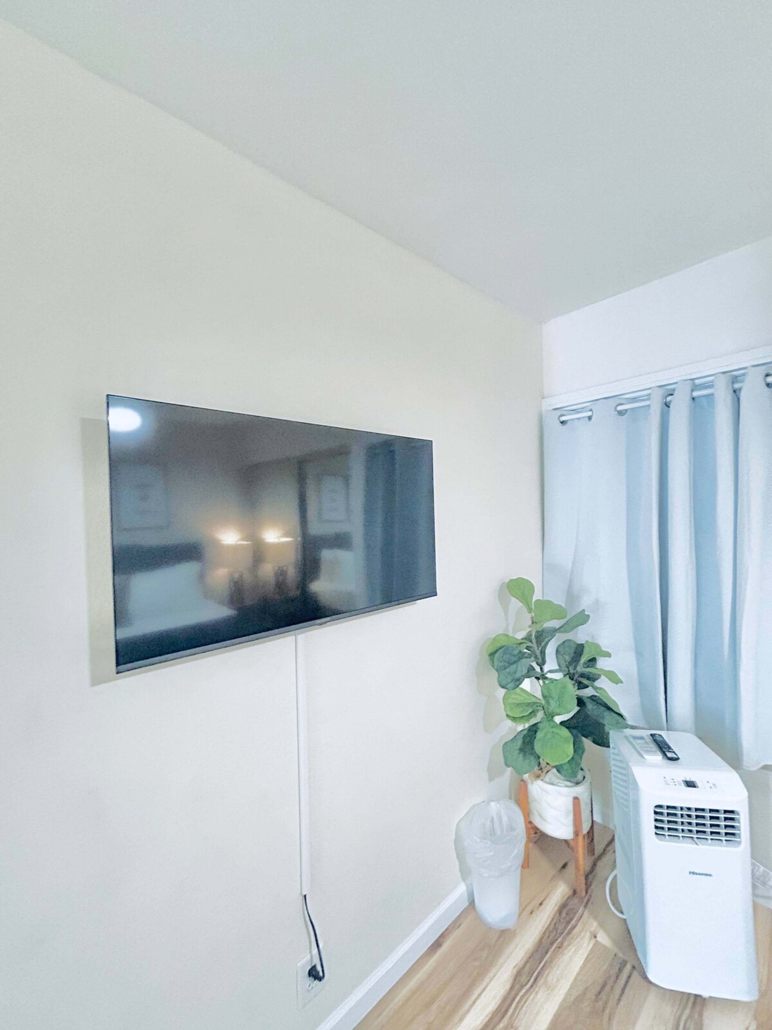 1 minute to Beach & Downtown Remodeled XL Apt - Photo 33
