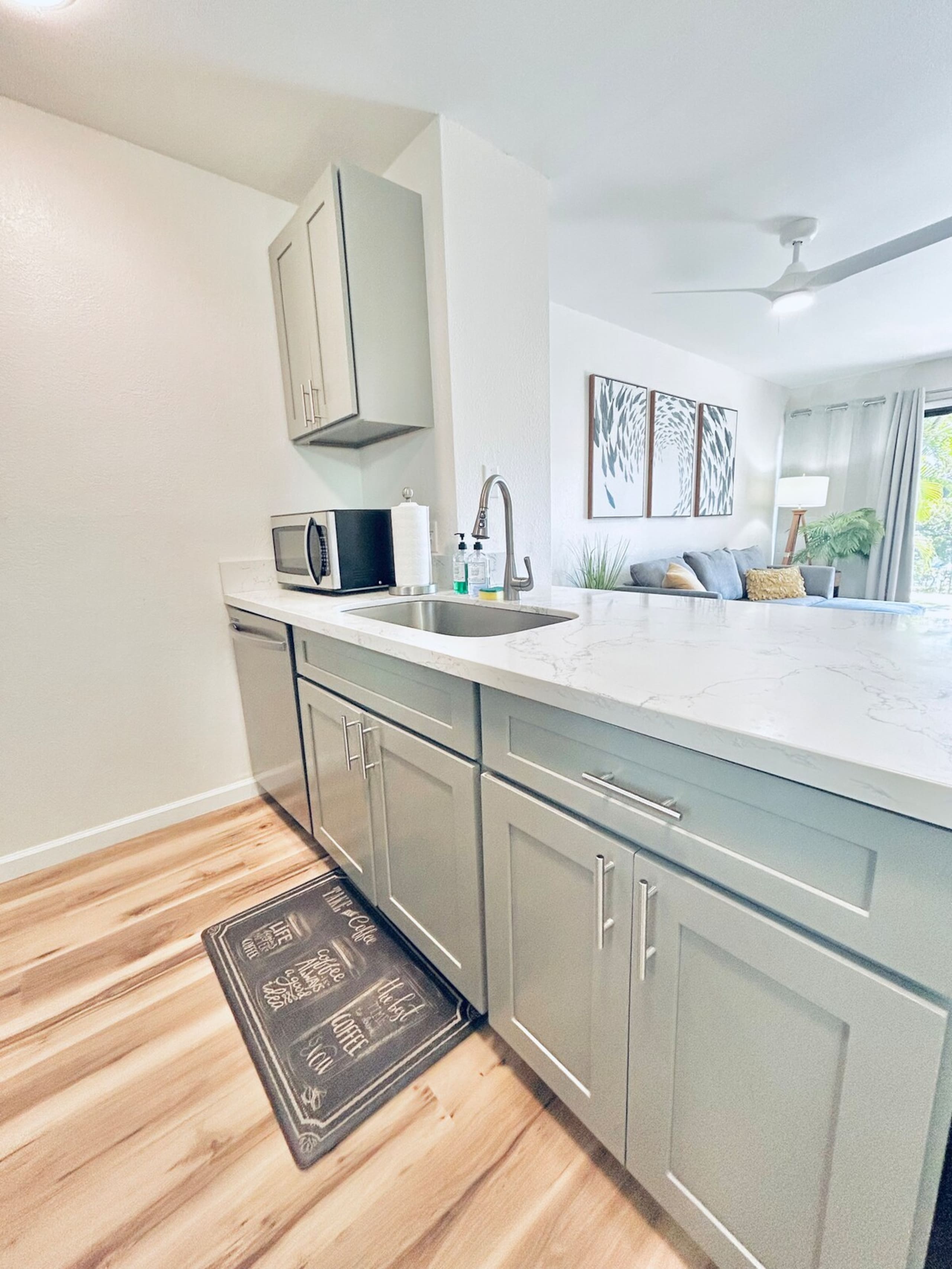 1 minute to Beach & Downtown Remodeled XL Apt - Photo 14