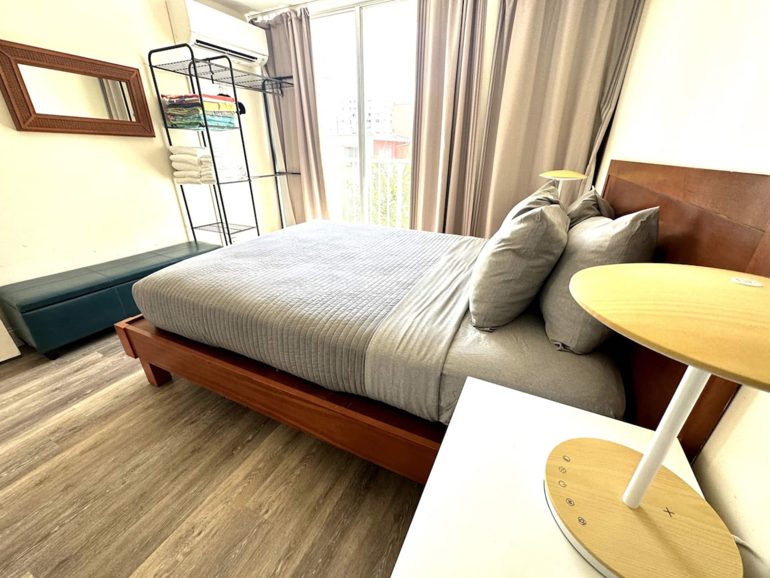 Waikiki Beach Modern Designer Condo Rooftop Pool - Photo 21
