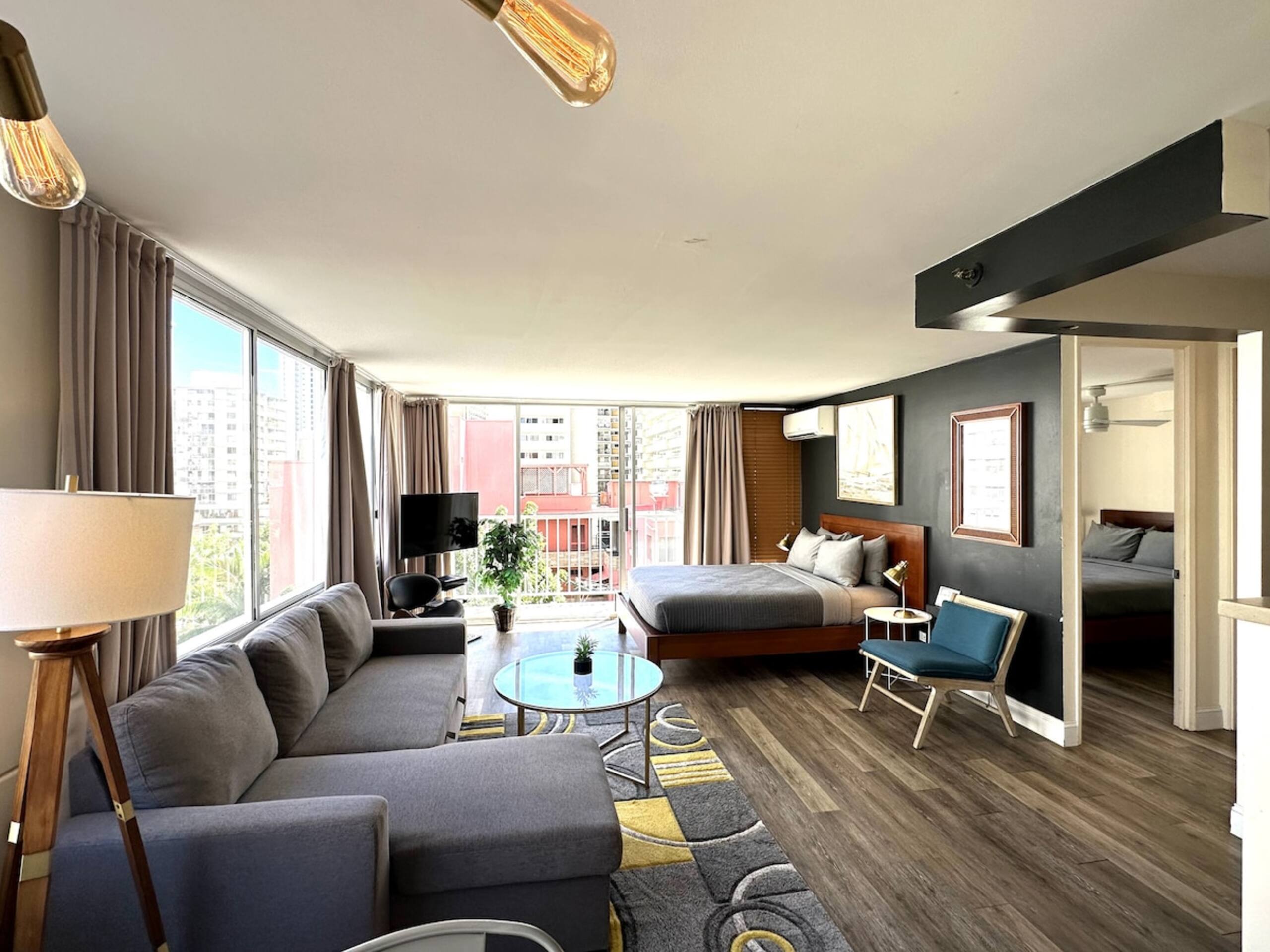 Waikiki Beach Modern Designer Condo Rooftop Pool - Photo 4