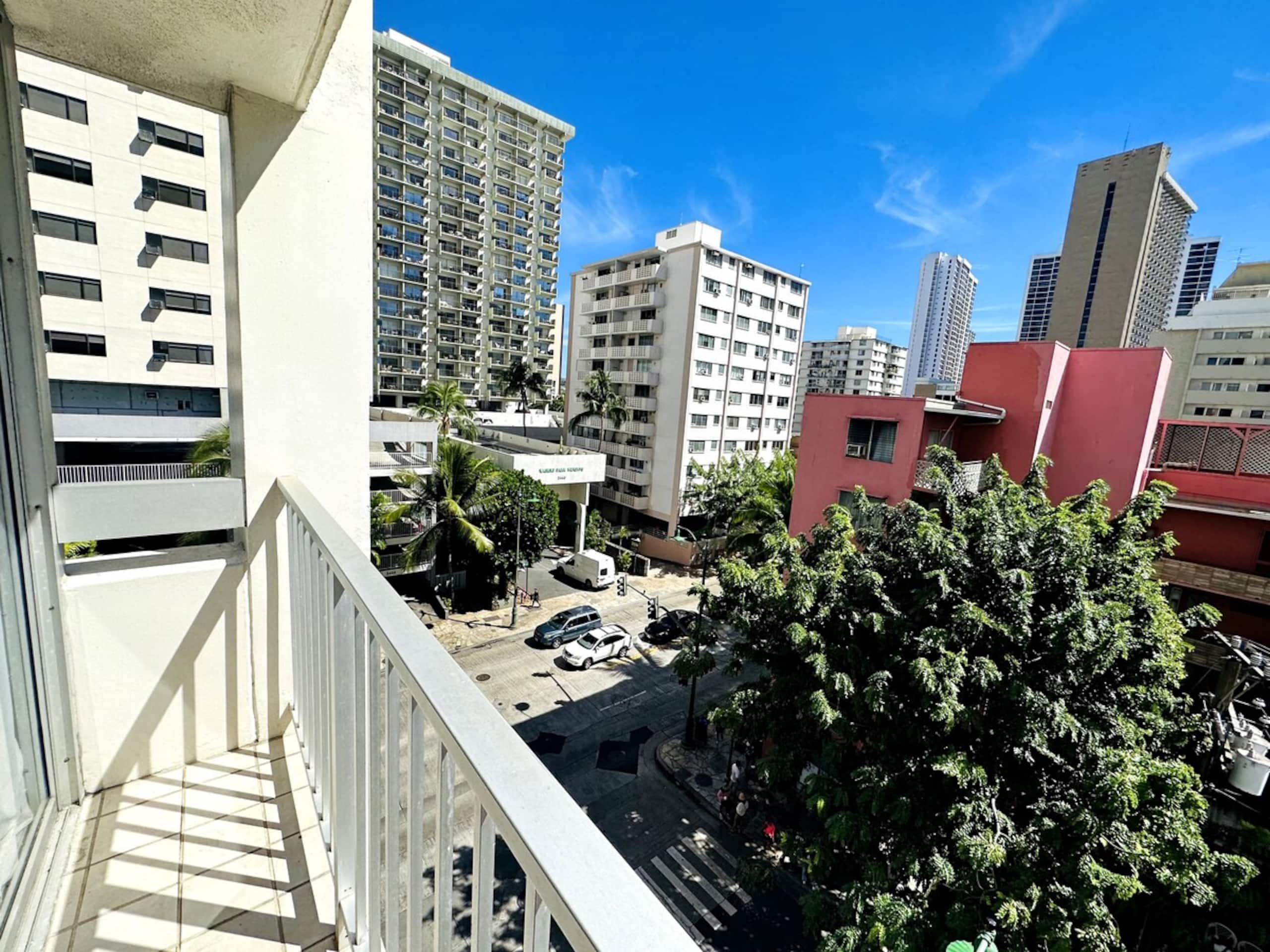 Waikiki Beach Modern Designer Condo Rooftop Pool - Photo 23