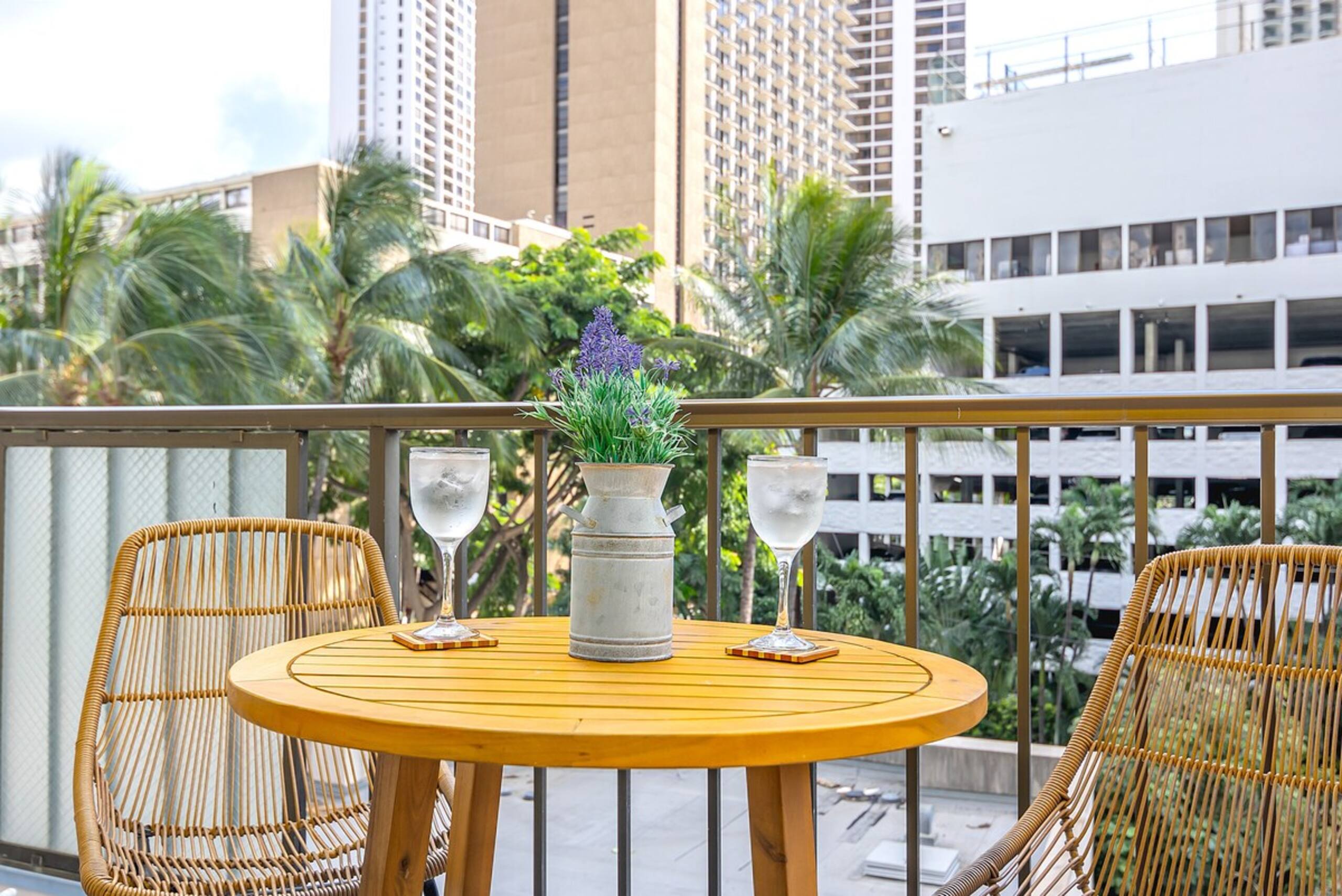 0.1 mile to Beach 2B+Den/2B/6 Beds/Parking /condo - Photo 38