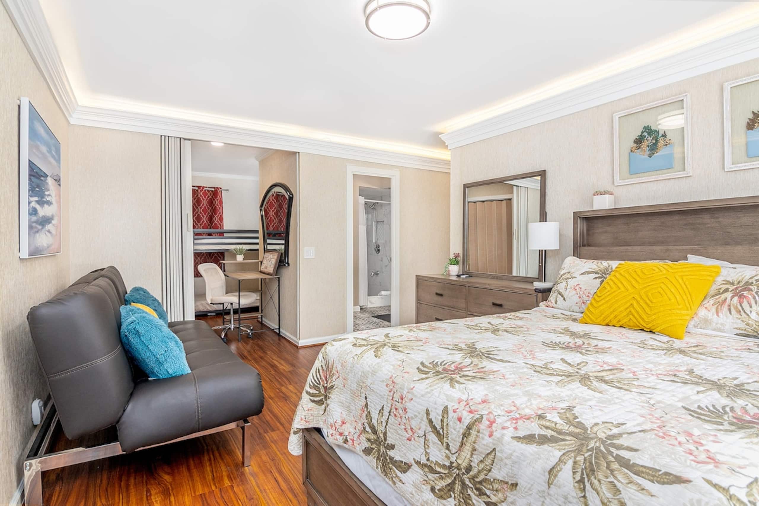 0.1 mile to Beach 2B+Den/2B/6 Beds/Parking /condo - Photo 30