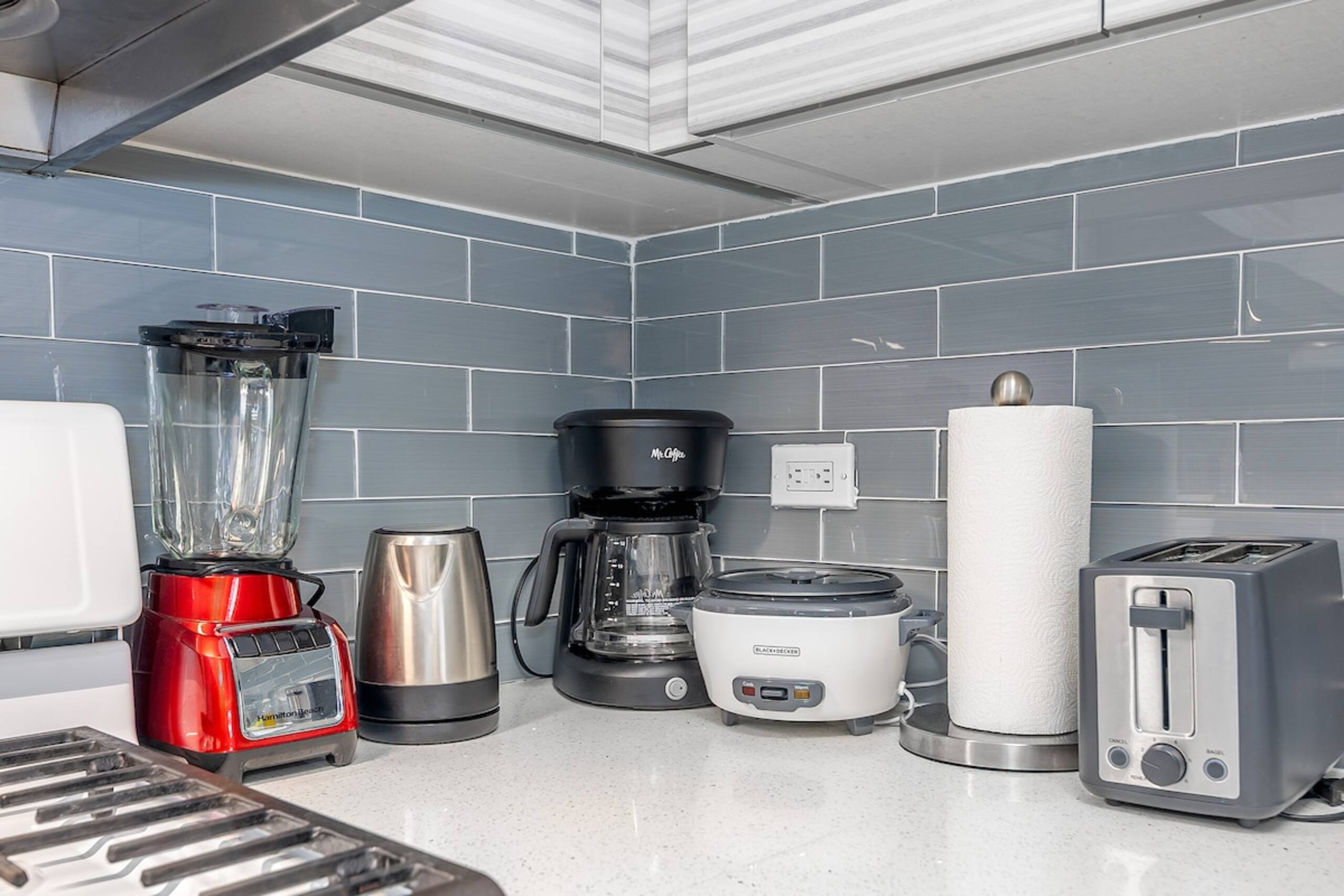 0.1 mile to Beach 2B+Den/2B/6 Beds/Parking /condo - Photo 12