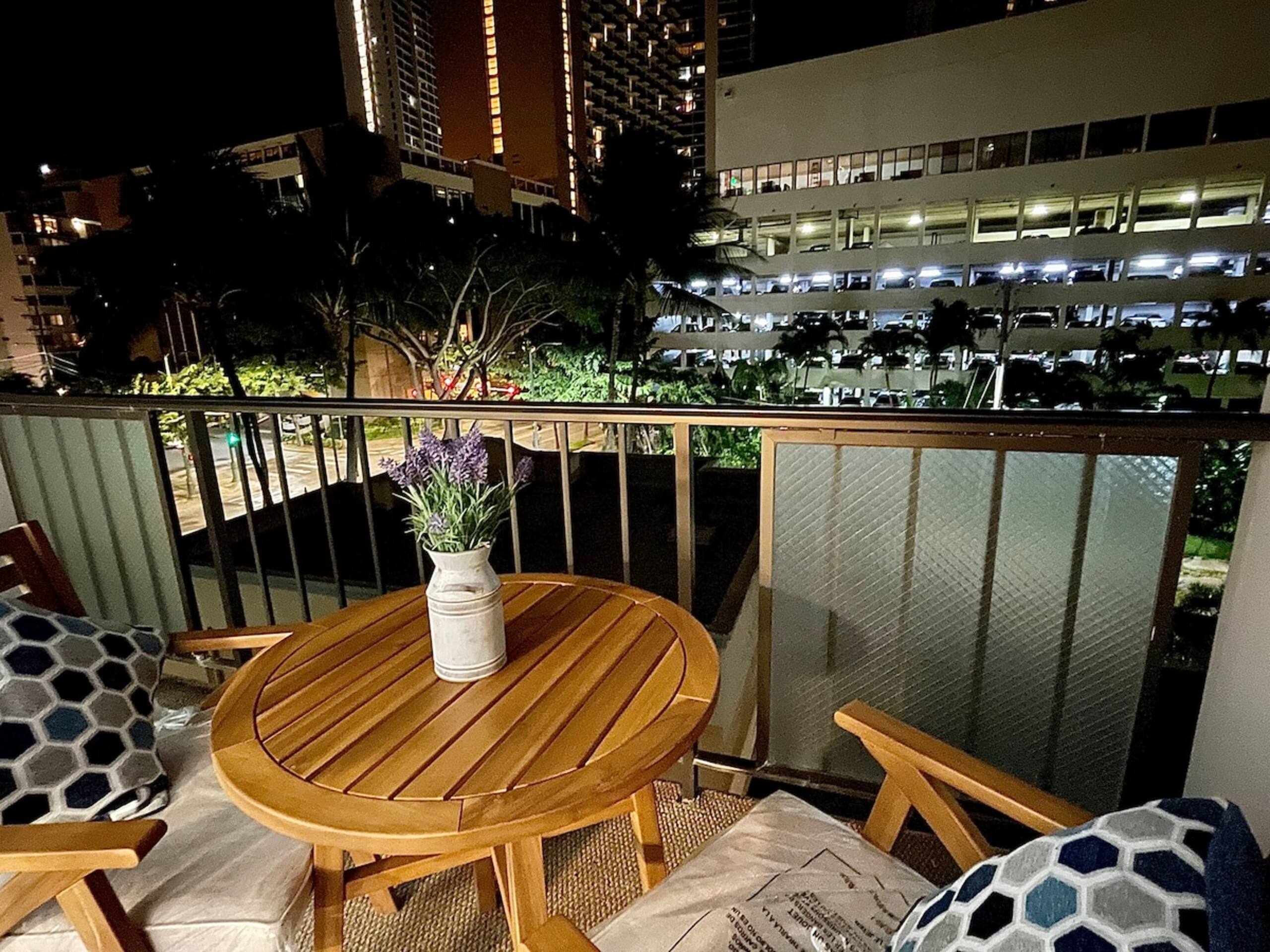 0.1 mile to Beach 2B+Den/2B/6 Beds/Parking /condo - Photo 35
